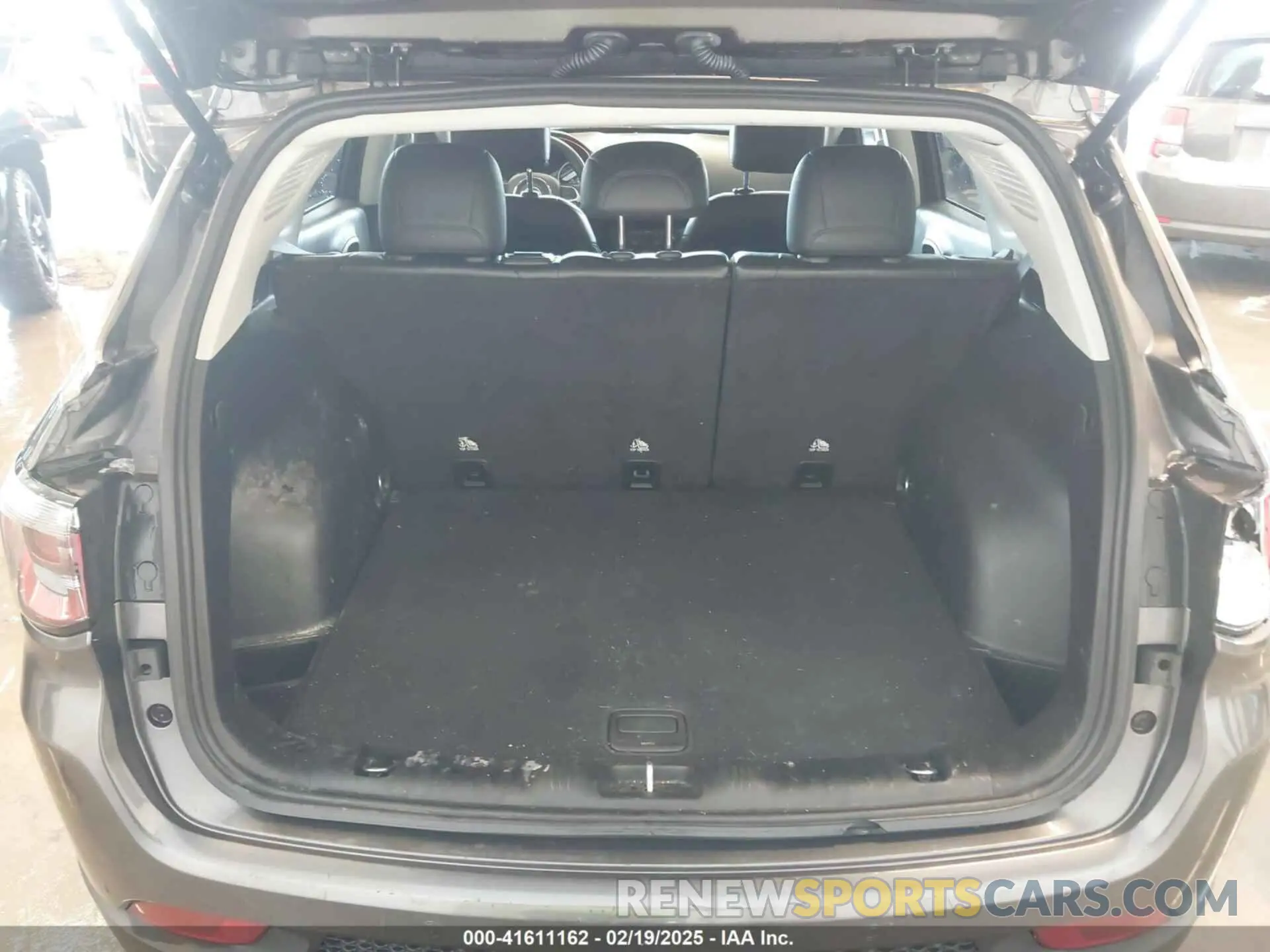 17 Photograph of a damaged car 3C4NJDDB7MT564422 JEEP COMPASS 2021