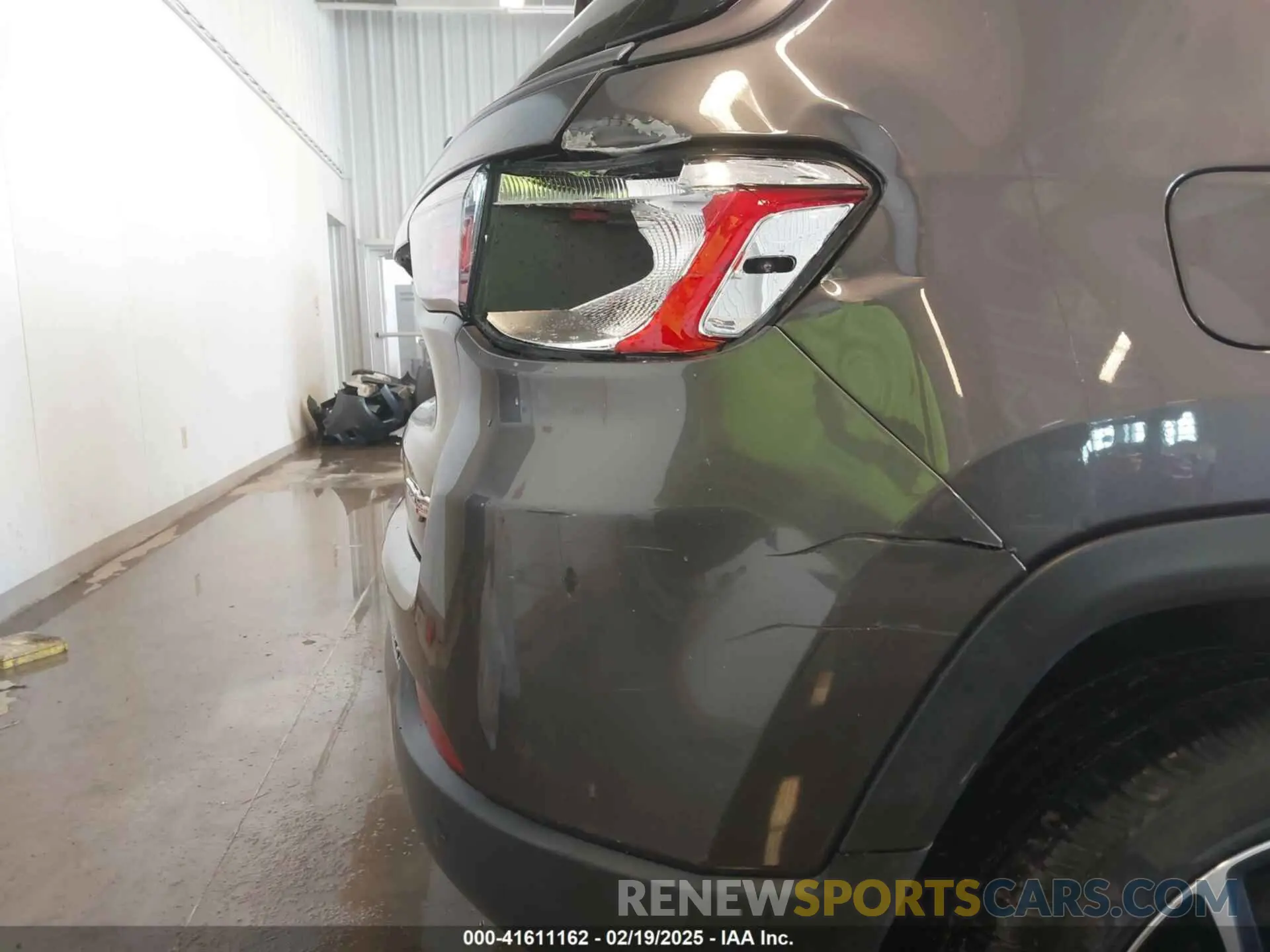 18 Photograph of a damaged car 3C4NJDDB7MT564422 JEEP COMPASS 2021