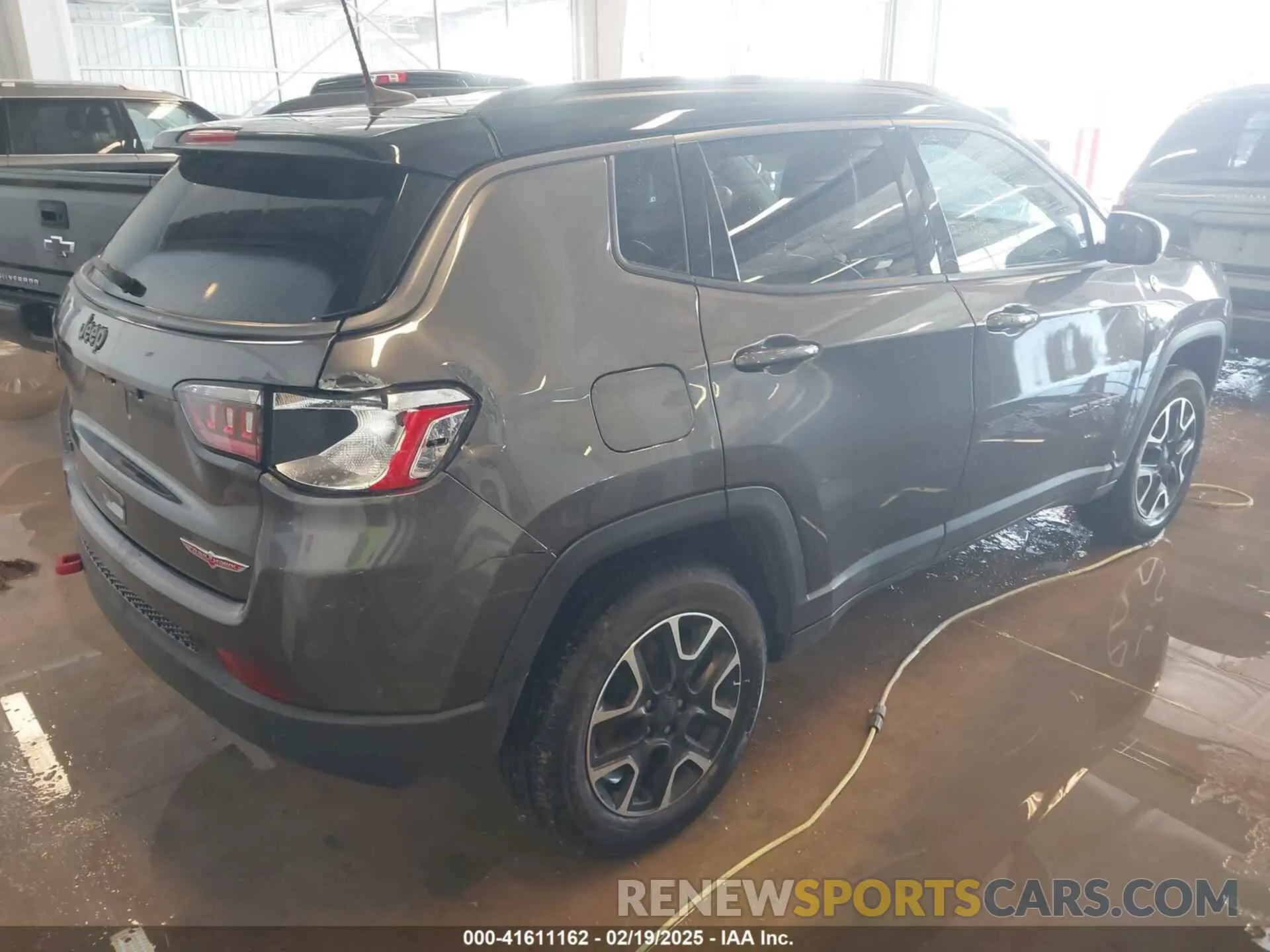 4 Photograph of a damaged car 3C4NJDDB7MT564422 JEEP COMPASS 2021