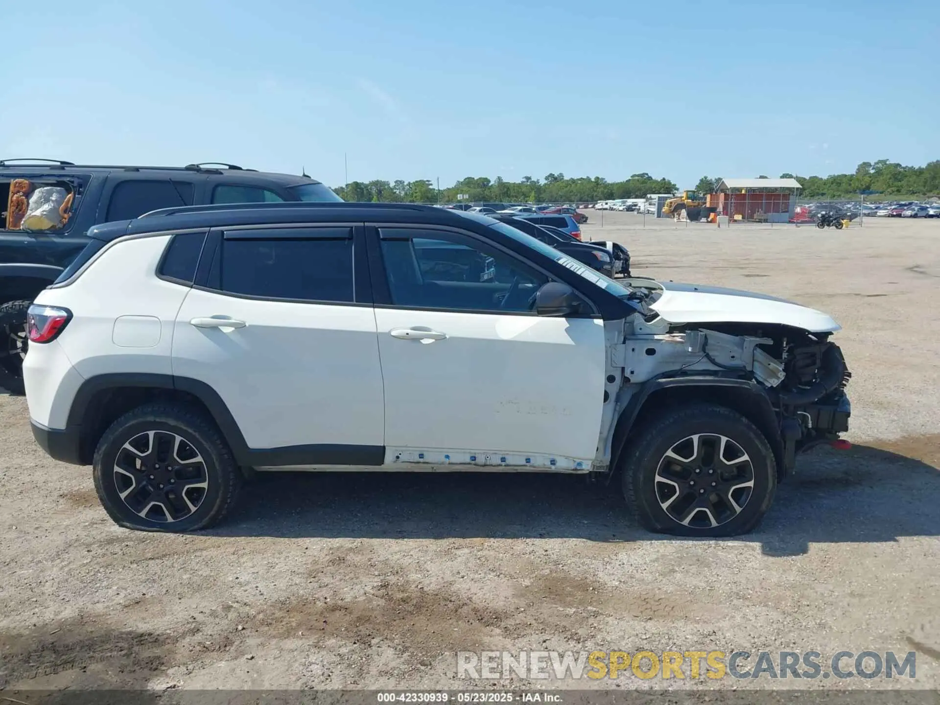 13 Photograph of a damaged car 3C4NJDDB7MT564467 JEEP COMPASS 2021