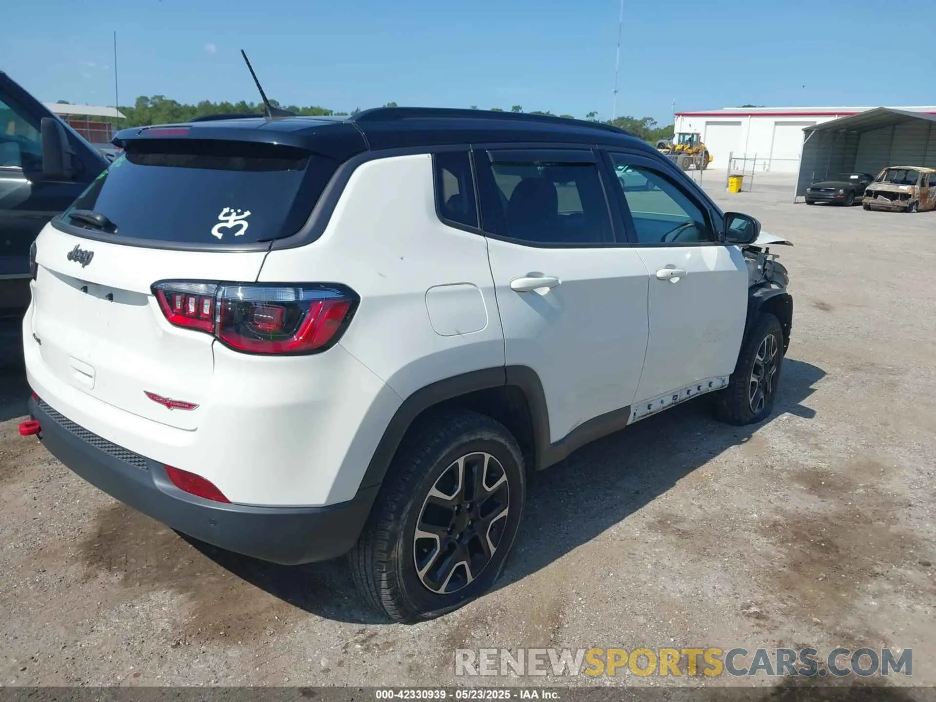 4 Photograph of a damaged car 3C4NJDDB7MT564467 JEEP COMPASS 2021