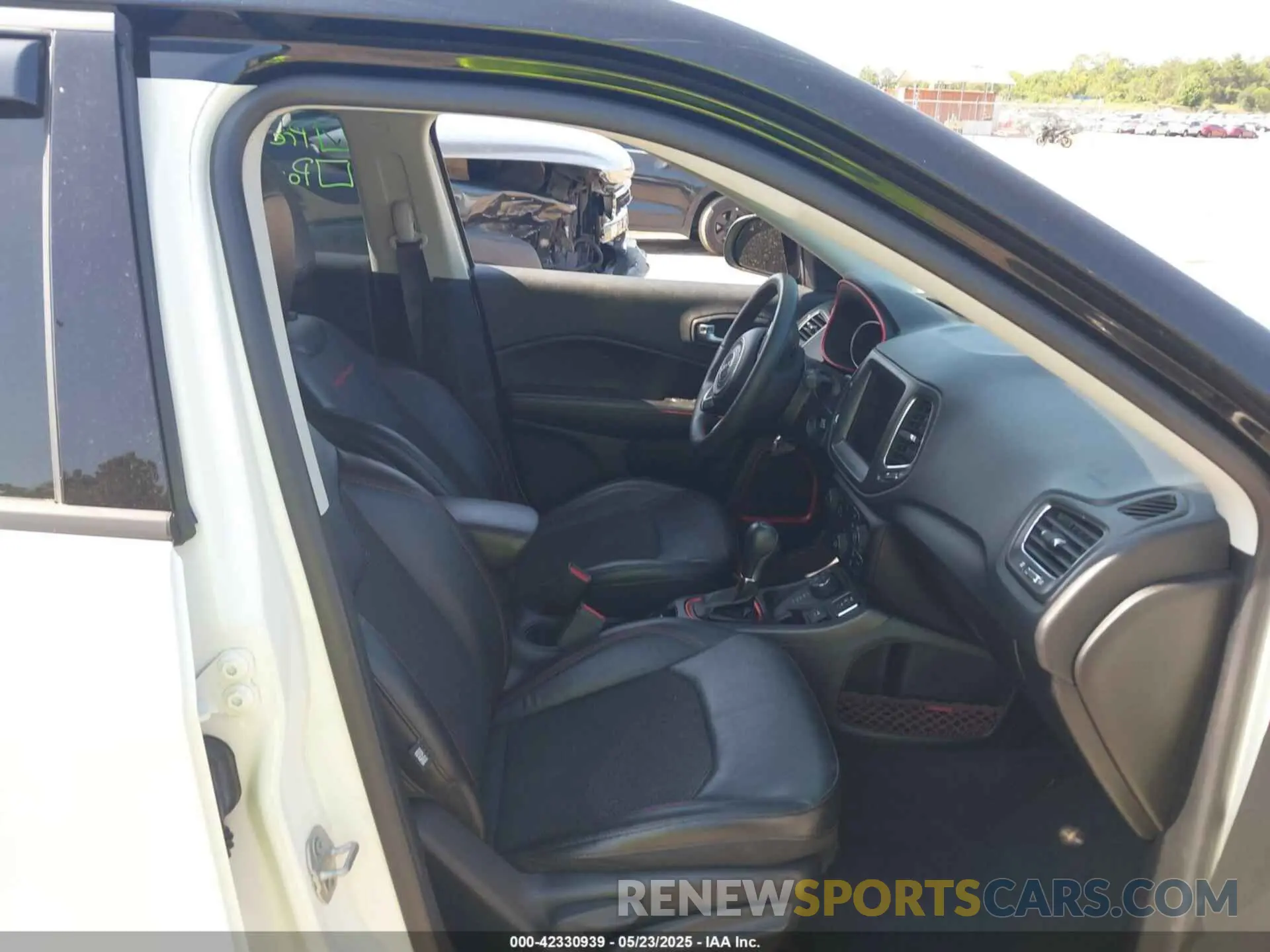 5 Photograph of a damaged car 3C4NJDDB7MT564467 JEEP COMPASS 2021