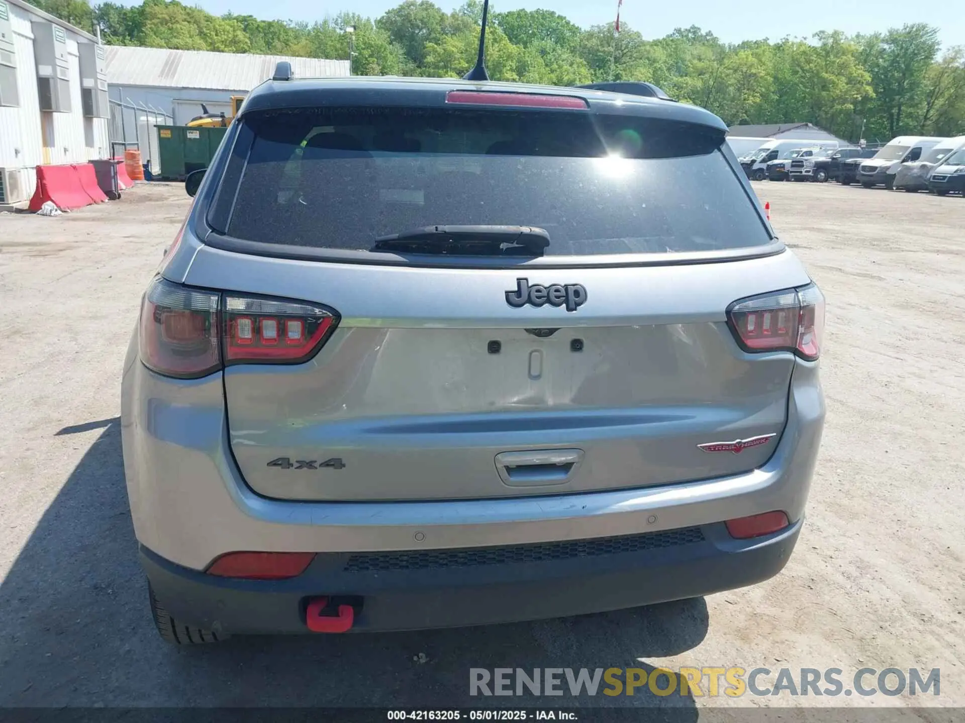 17 Photograph of a damaged car 3C4NJDDB7MT590390 JEEP COMPASS 2021