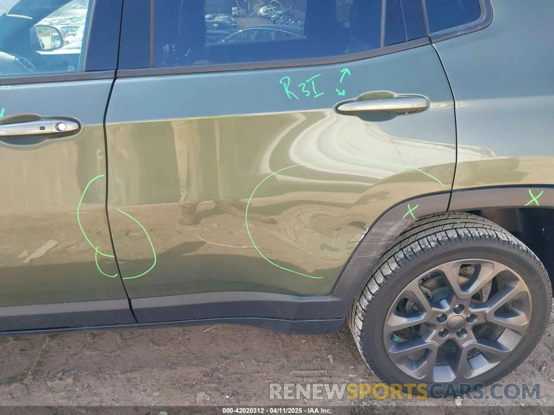 21 Photograph of a damaged car 3C4NJDEB2MT560454 JEEP COMPASS 2021