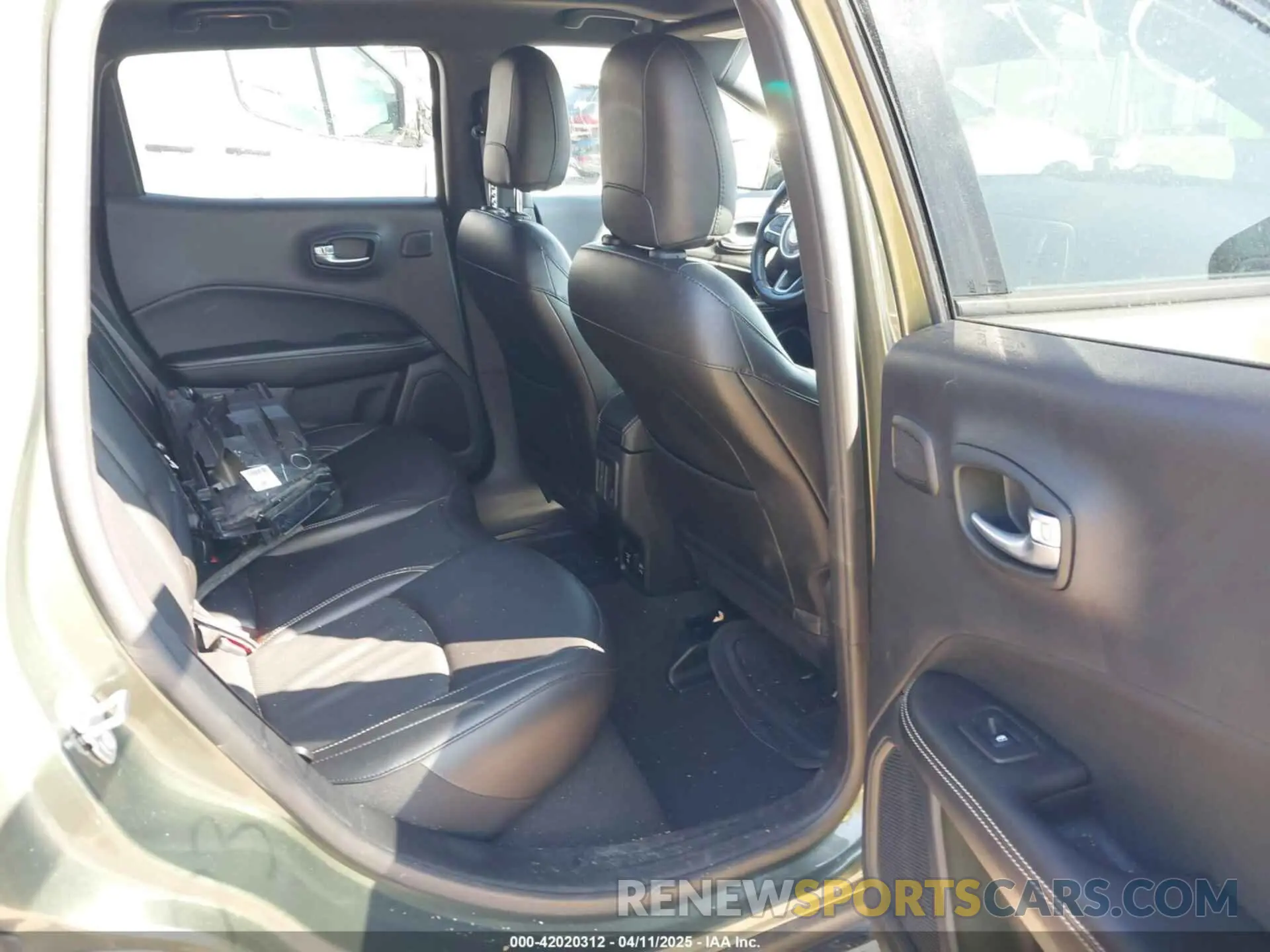8 Photograph of a damaged car 3C4NJDEB2MT560454 JEEP COMPASS 2021