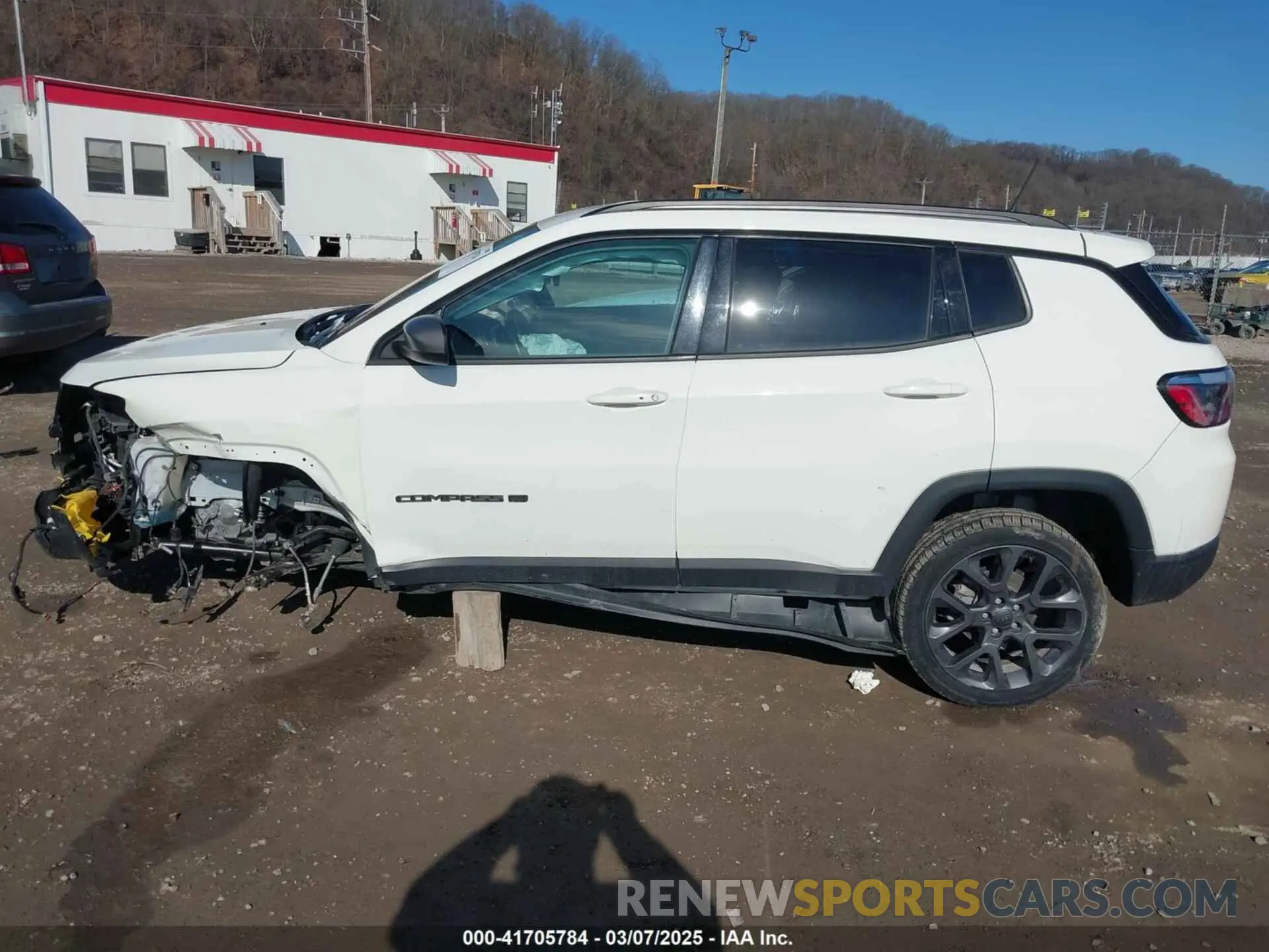 15 Photograph of a damaged car 3C4NJDEB5MT584554 JEEP COMPASS 2021