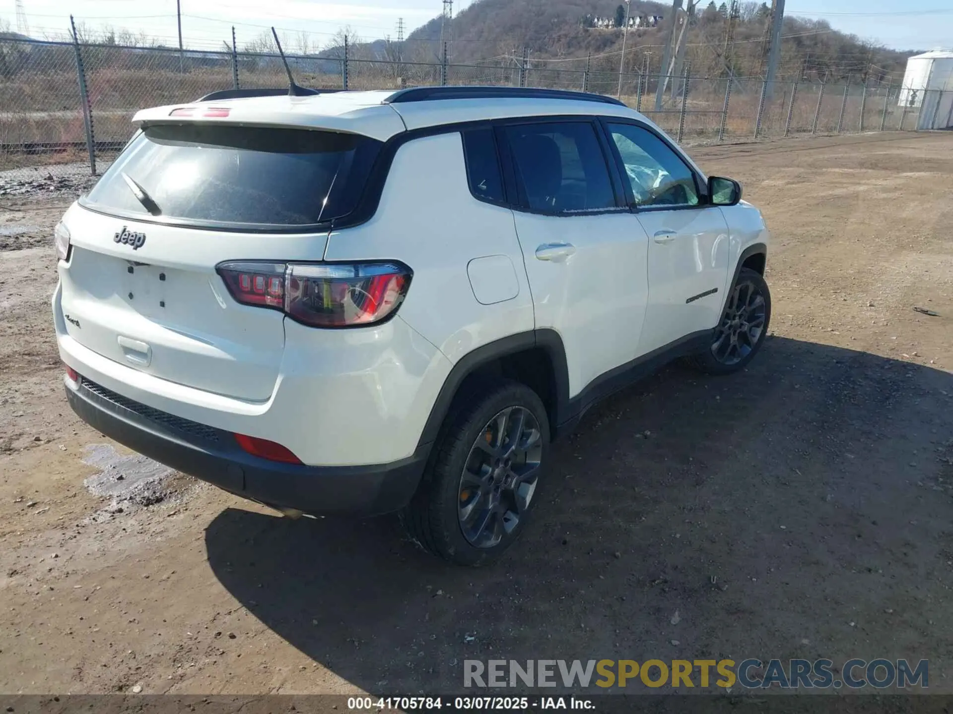 4 Photograph of a damaged car 3C4NJDEB5MT584554 JEEP COMPASS 2021
