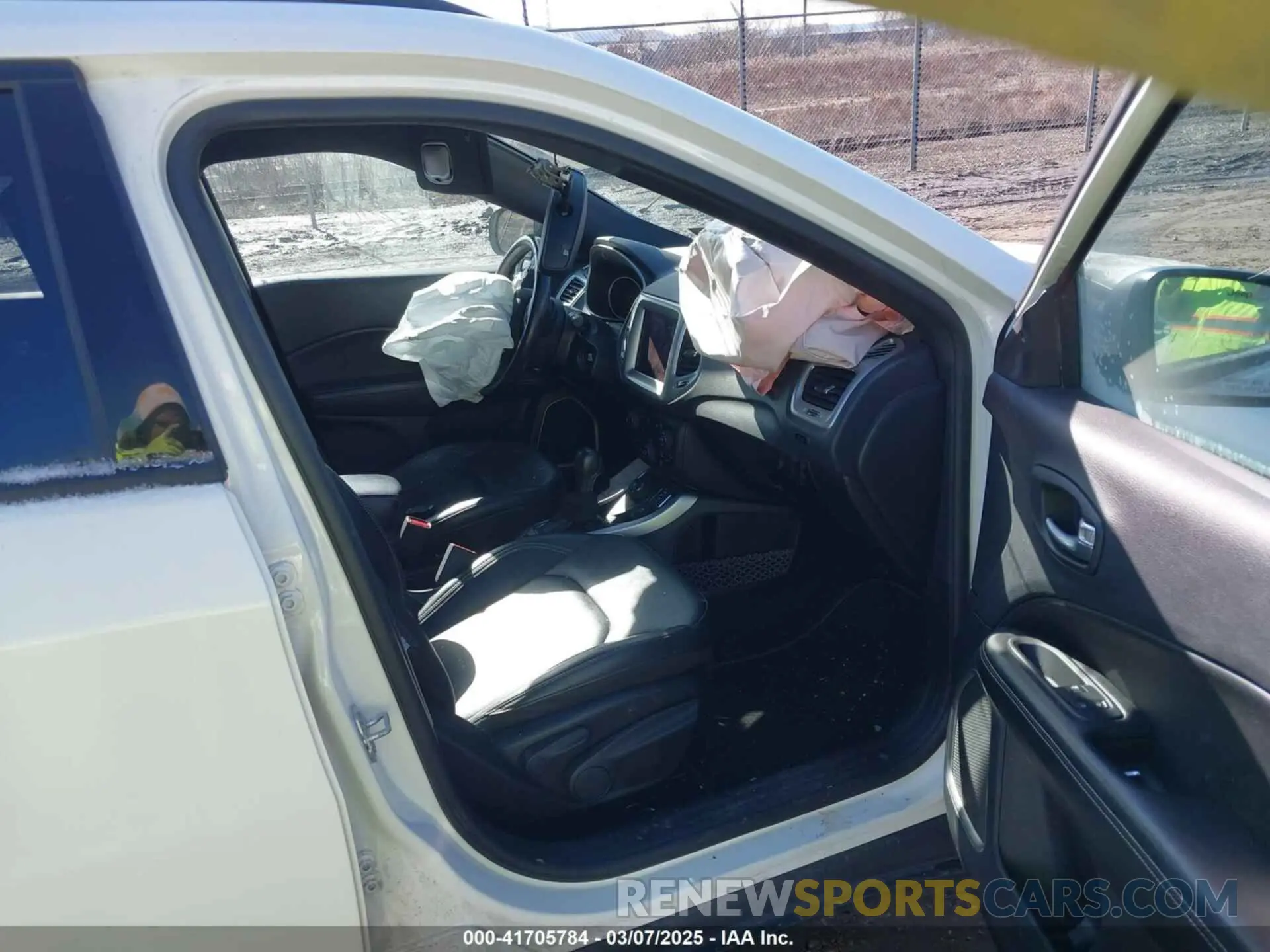 5 Photograph of a damaged car 3C4NJDEB5MT584554 JEEP COMPASS 2021