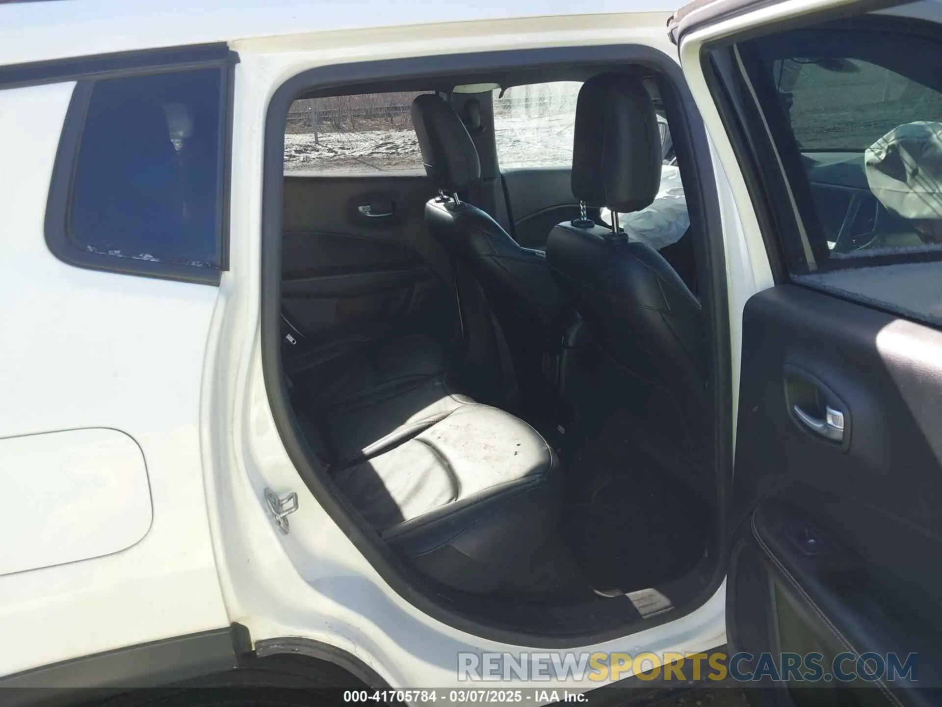 8 Photograph of a damaged car 3C4NJDEB5MT584554 JEEP COMPASS 2021