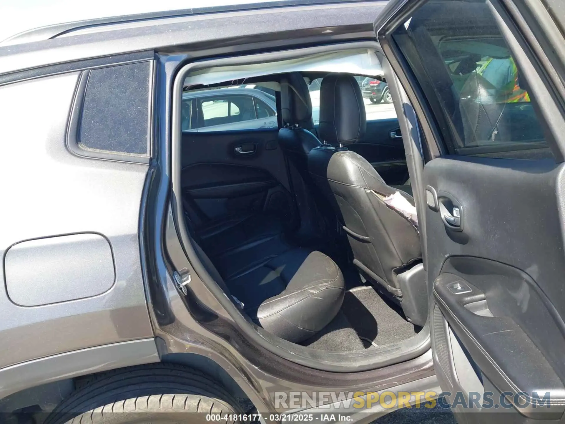 8 Photograph of a damaged car 3C4NJDEB8MT526129 JEEP COMPASS 2021