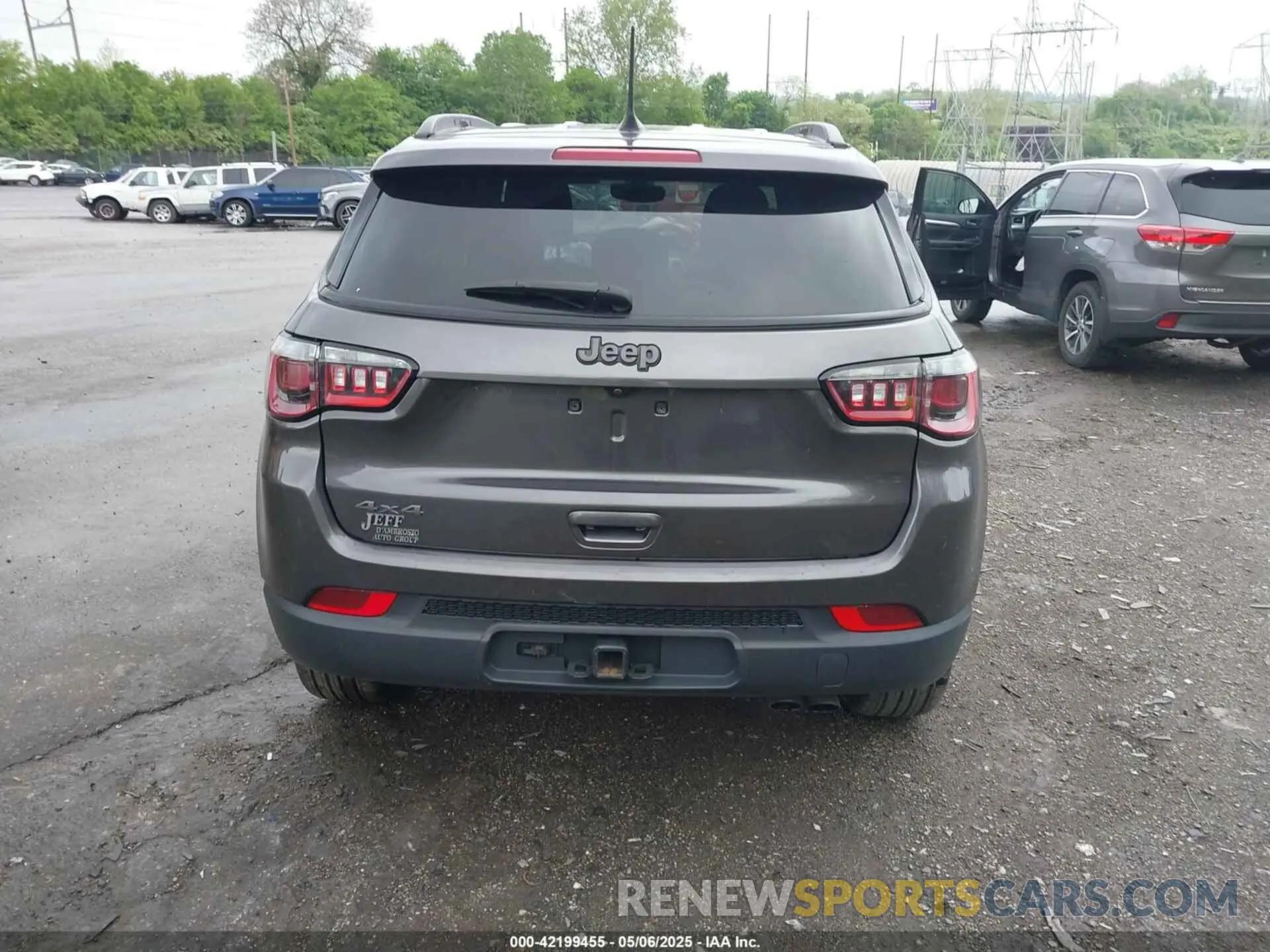 17 Photograph of a damaged car 3C4NJDEB8MT570616 JEEP COMPASS 2021