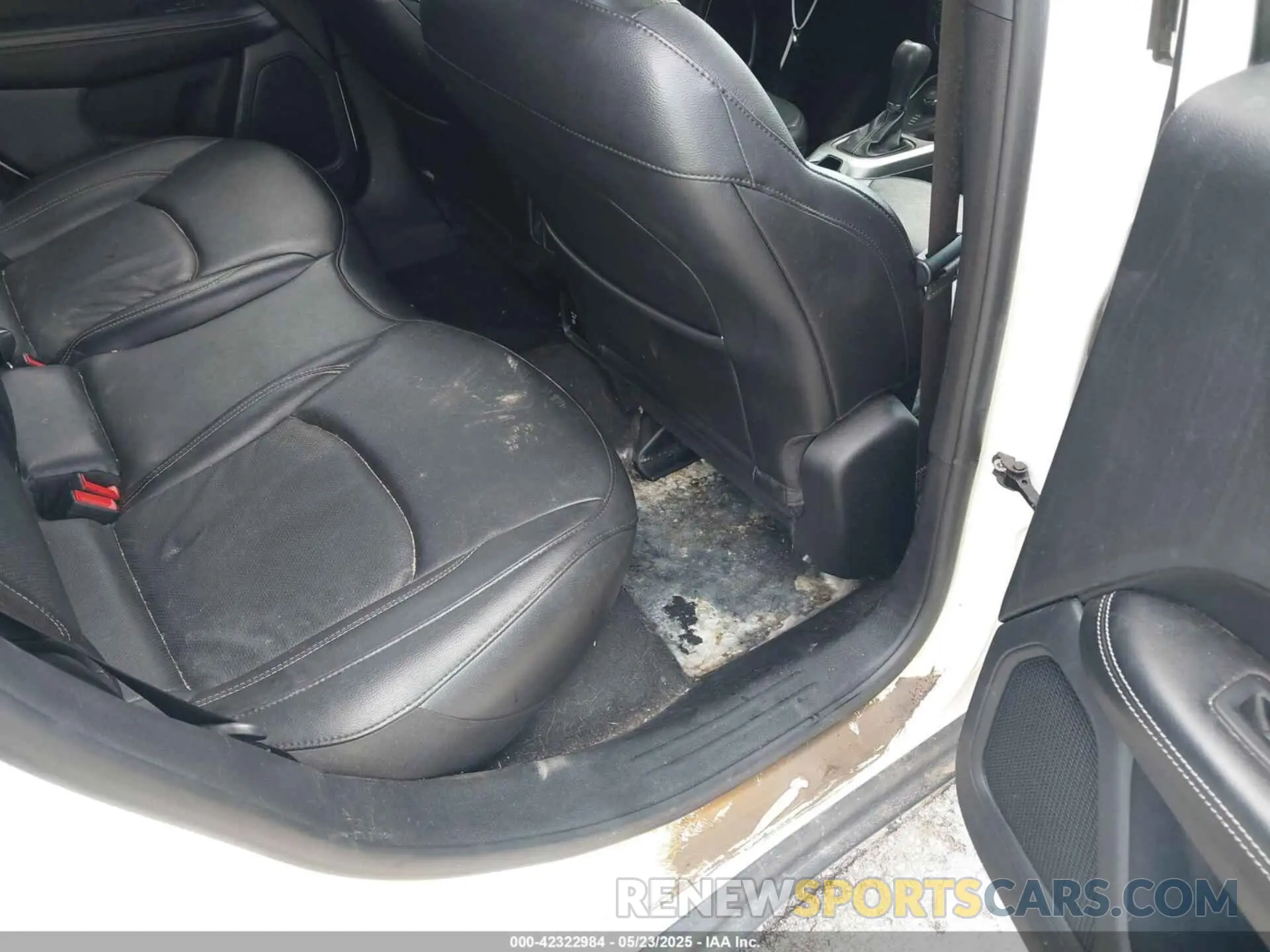 8 Photograph of a damaged car 3C4NJDEB9MT516631 JEEP COMPASS 2021