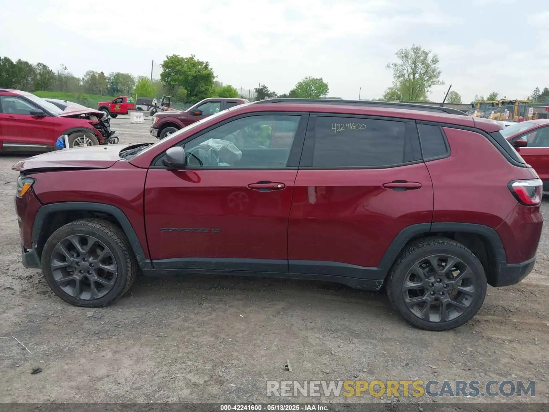 14 Photograph of a damaged car 3C4NJDEB9MT551945 JEEP COMPASS 2021