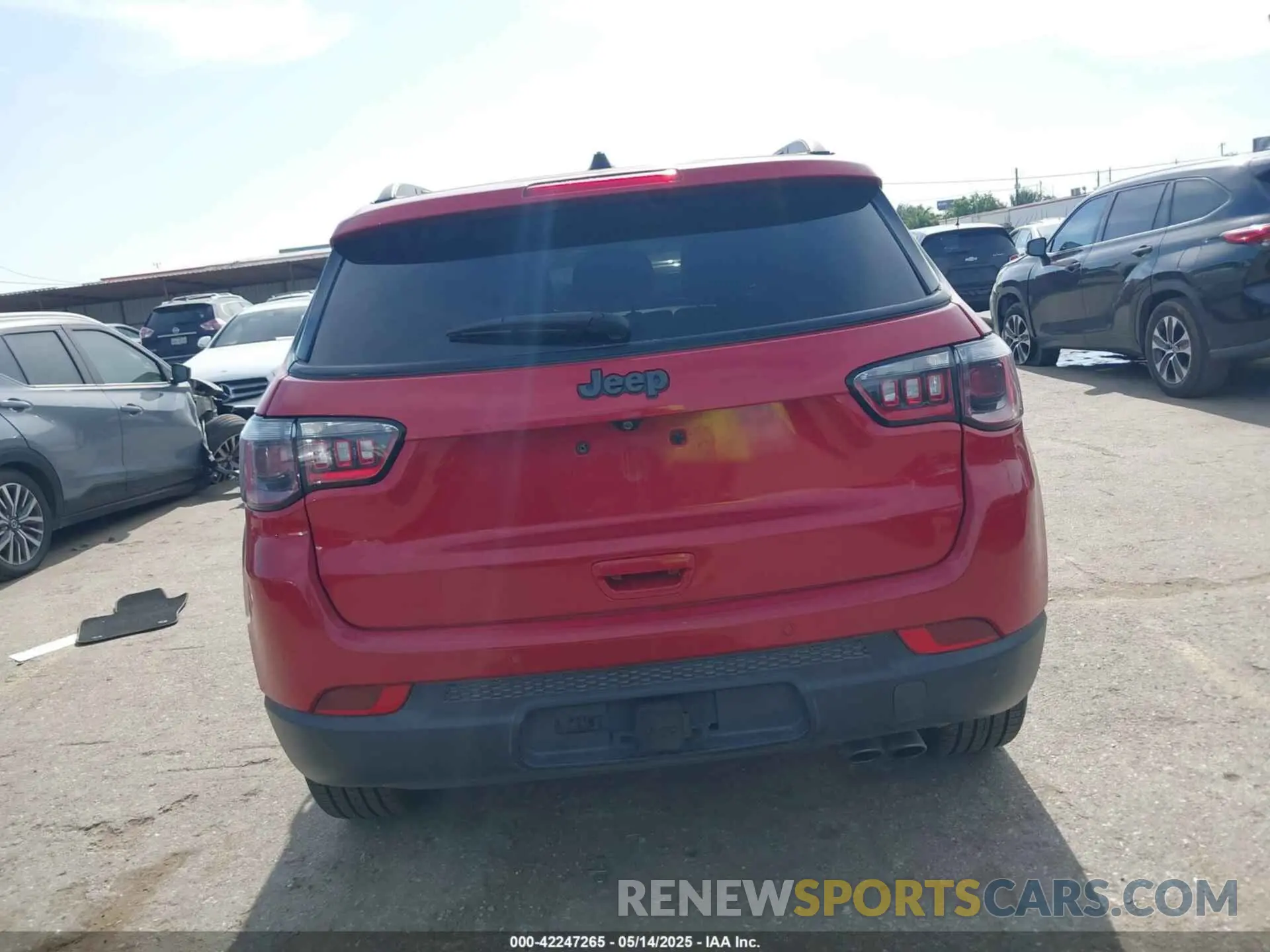 16 Photograph of a damaged car 3C4NJDEB9MT593337 JEEP COMPASS 2021