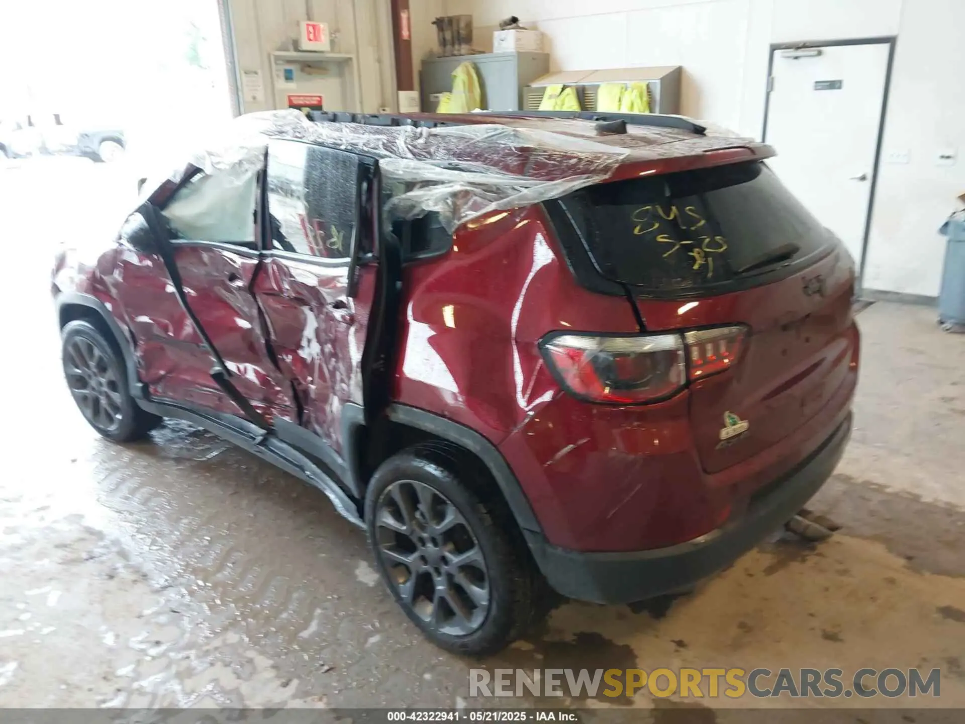 3 Photograph of a damaged car 3C4NJDEBXMT529078 JEEP COMPASS 2021