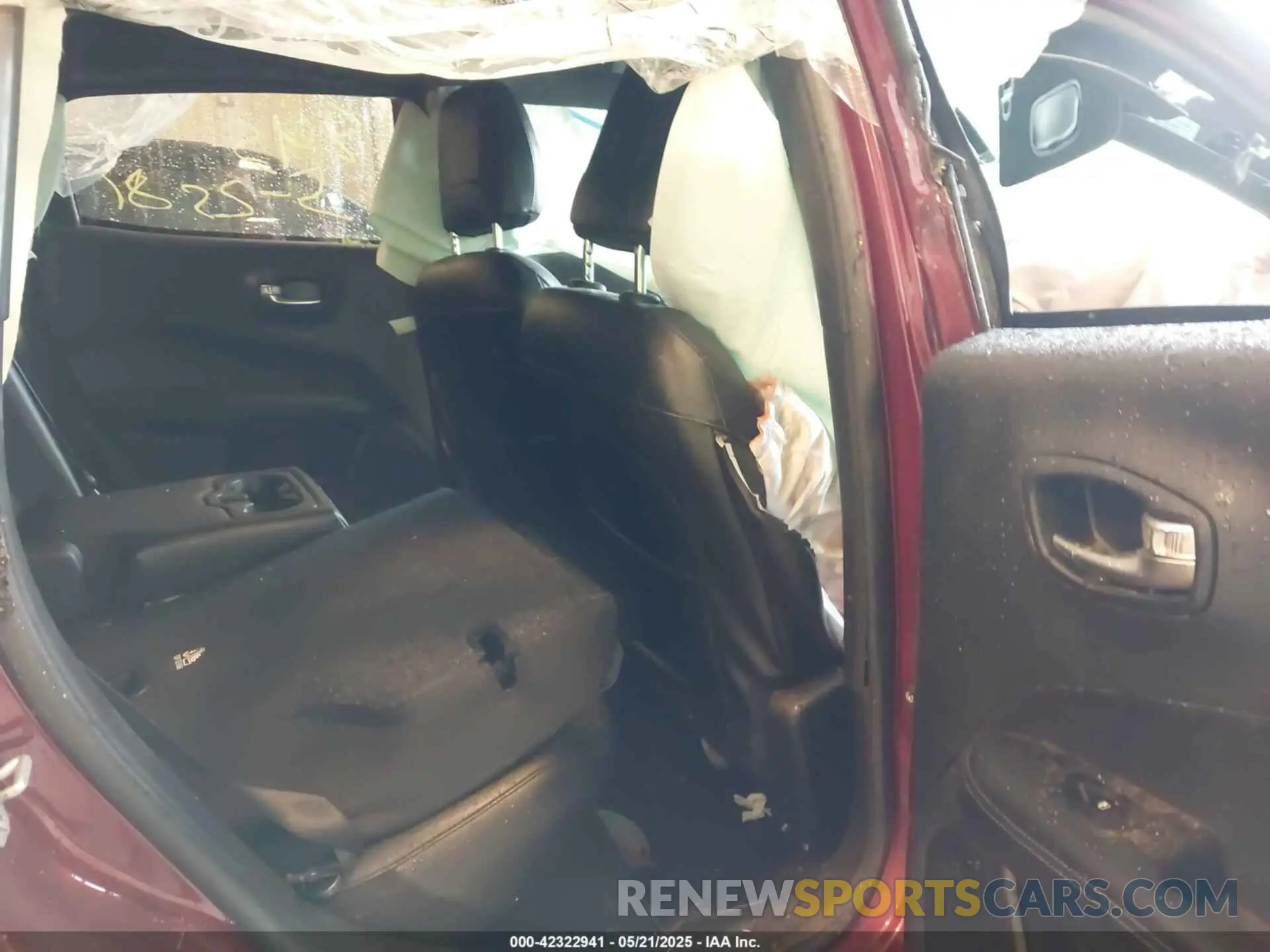 8 Photograph of a damaged car 3C4NJDEBXMT529078 JEEP COMPASS 2021