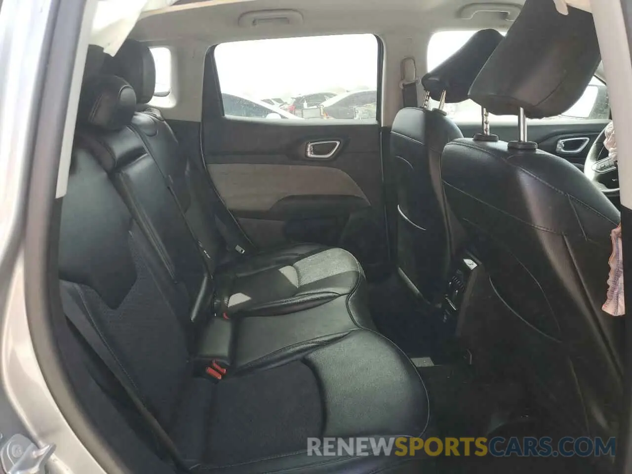 11 Photograph of a damaged car 3C4NJCBB0NT112889 JEEP COMPASS 2022