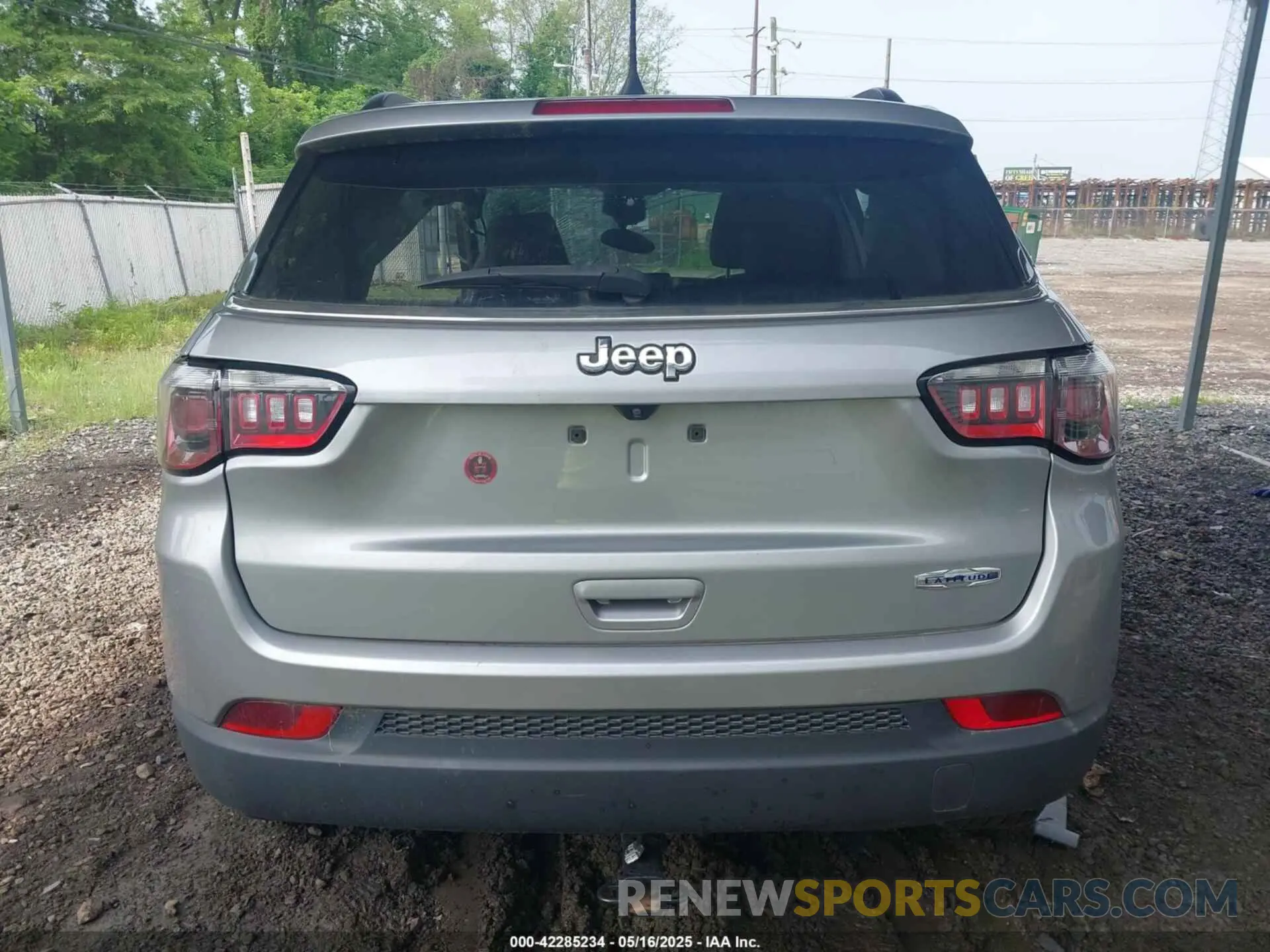 16 Photograph of a damaged car 3C4NJCBB0NT140157 JEEP COMPASS 2022