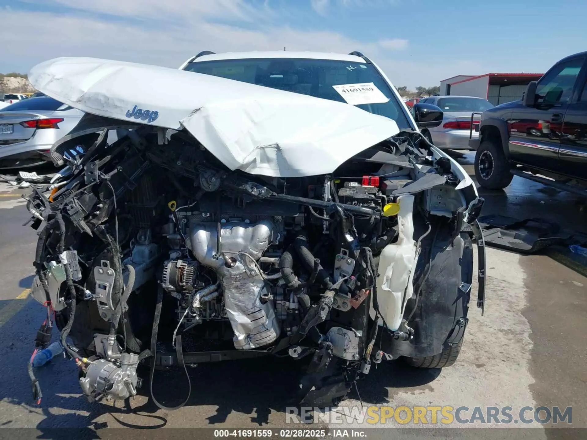 13 Photograph of a damaged car 3C4NJCBB0NT187365 JEEP COMPASS 2022