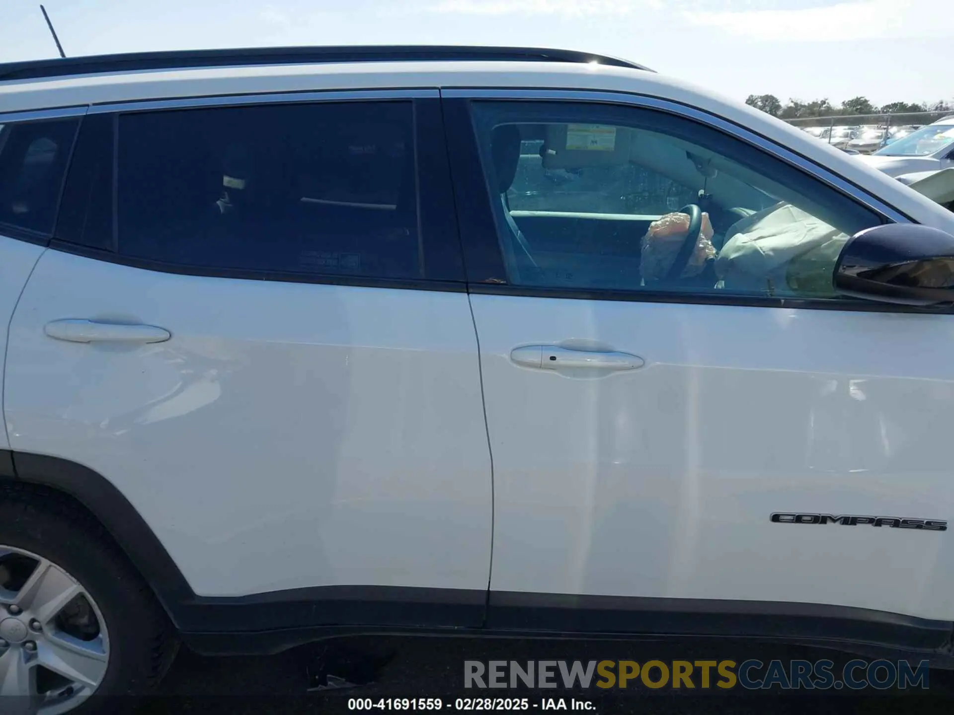 14 Photograph of a damaged car 3C4NJCBB0NT187365 JEEP COMPASS 2022