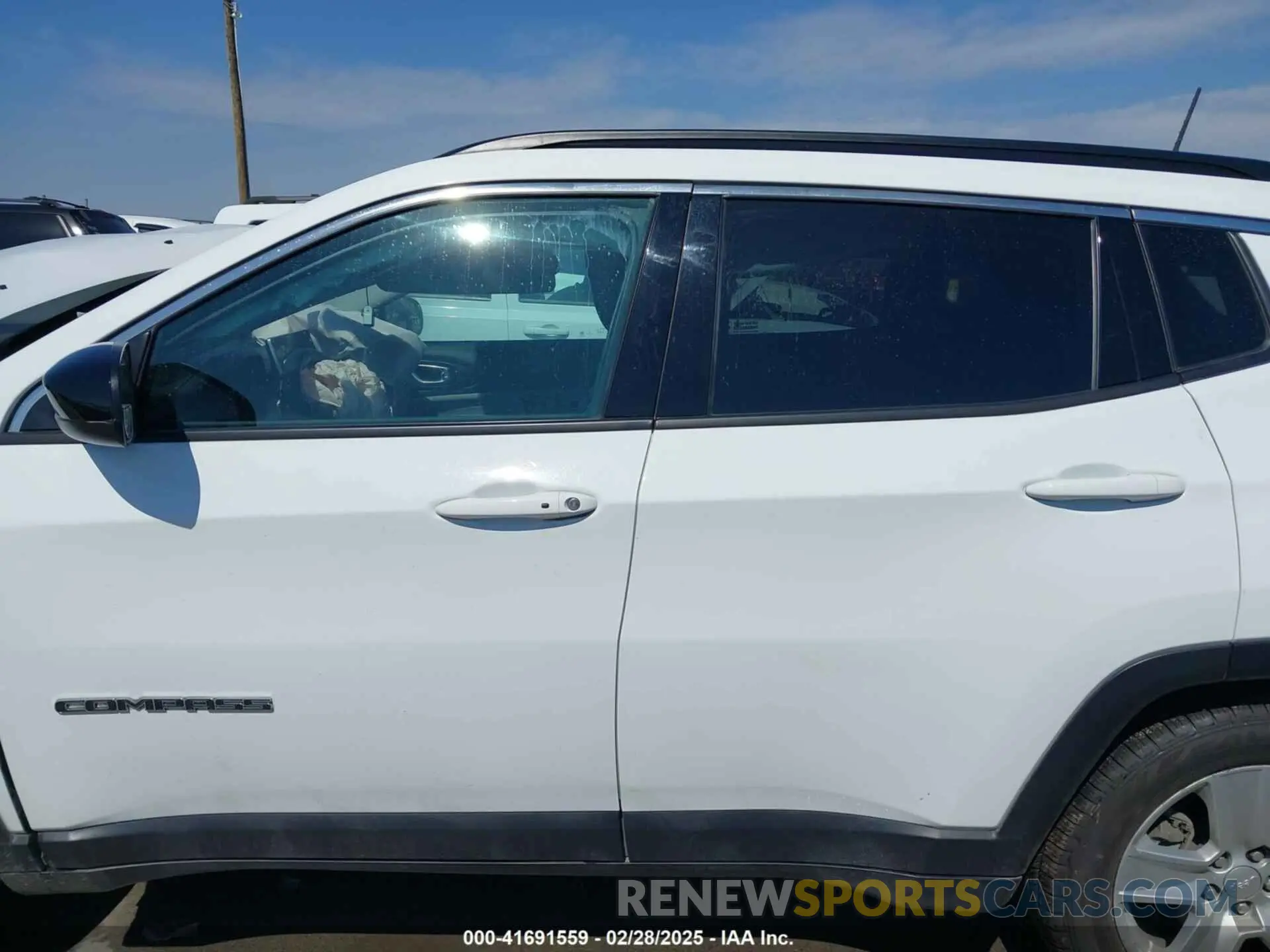 15 Photograph of a damaged car 3C4NJCBB0NT187365 JEEP COMPASS 2022