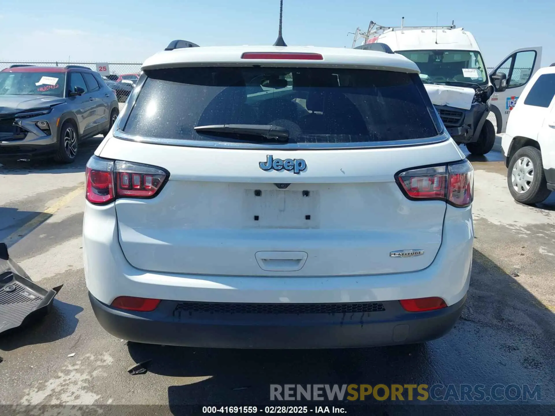 17 Photograph of a damaged car 3C4NJCBB0NT187365 JEEP COMPASS 2022