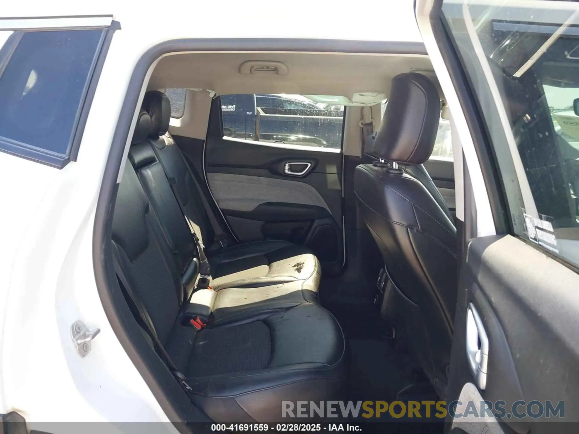 8 Photograph of a damaged car 3C4NJCBB0NT187365 JEEP COMPASS 2022