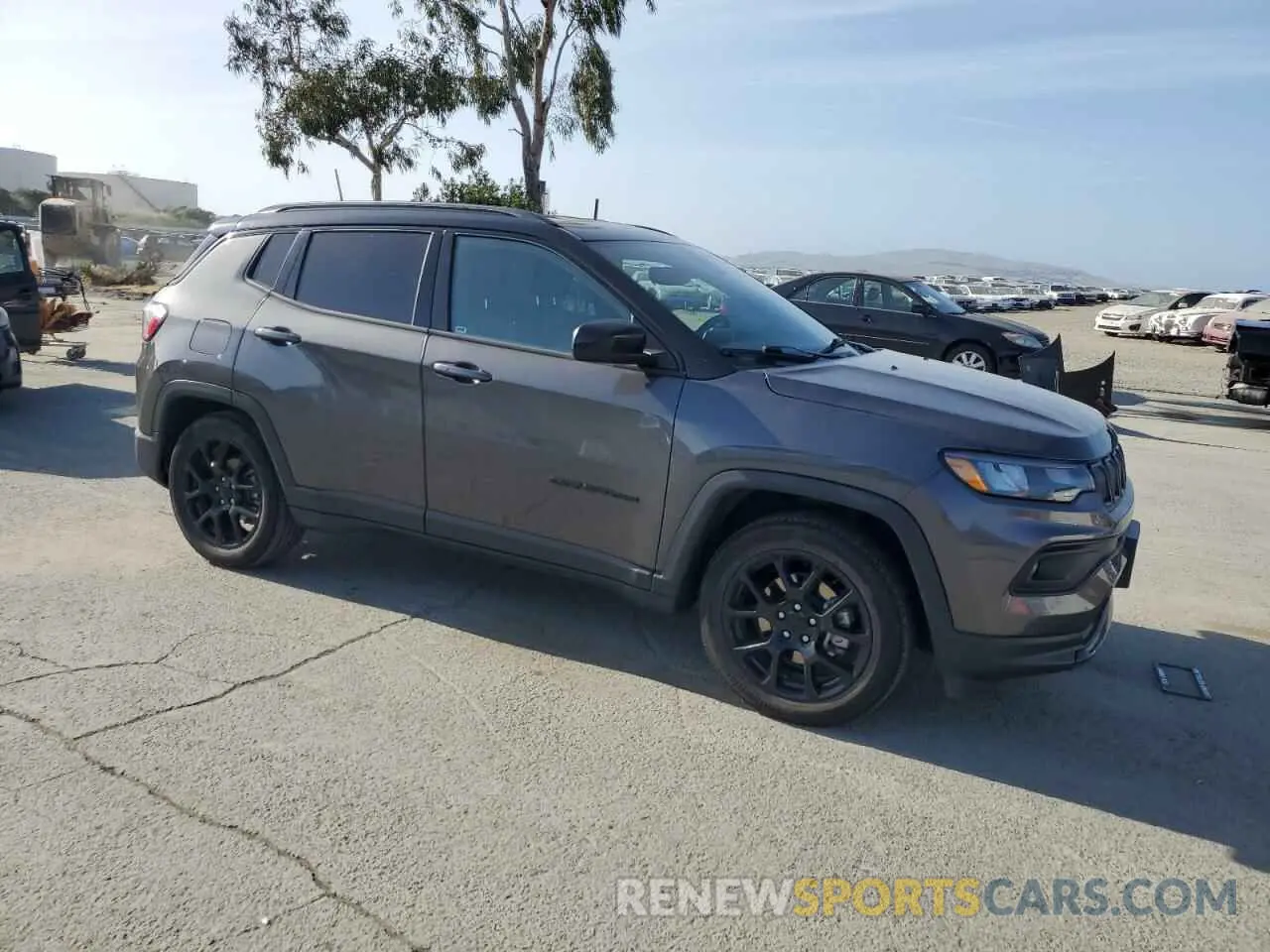 4 Photograph of a damaged car 3C4NJCBB0NT187625 JEEP COMPASS 2022