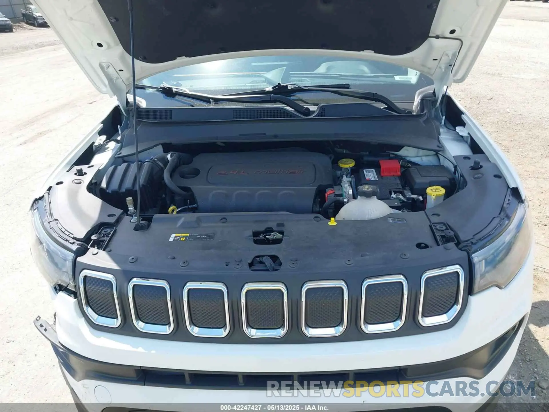 10 Photograph of a damaged car 3C4NJCBB0NT189262 JEEP COMPASS 2022