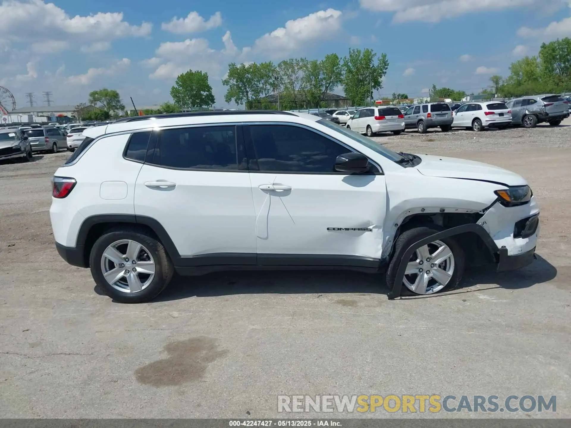 13 Photograph of a damaged car 3C4NJCBB0NT189262 JEEP COMPASS 2022