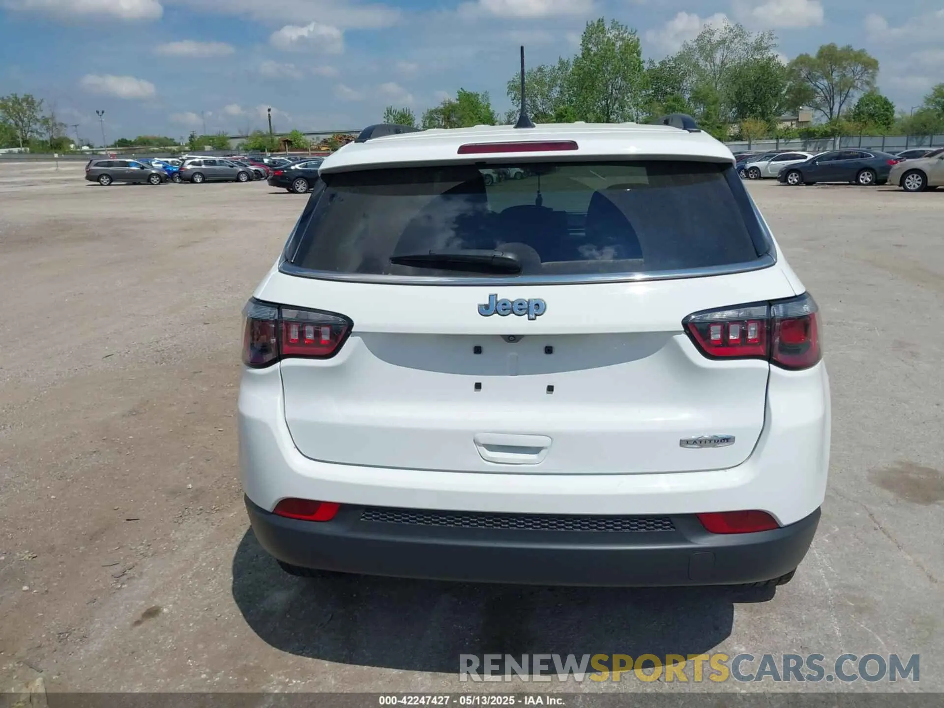 16 Photograph of a damaged car 3C4NJCBB0NT189262 JEEP COMPASS 2022