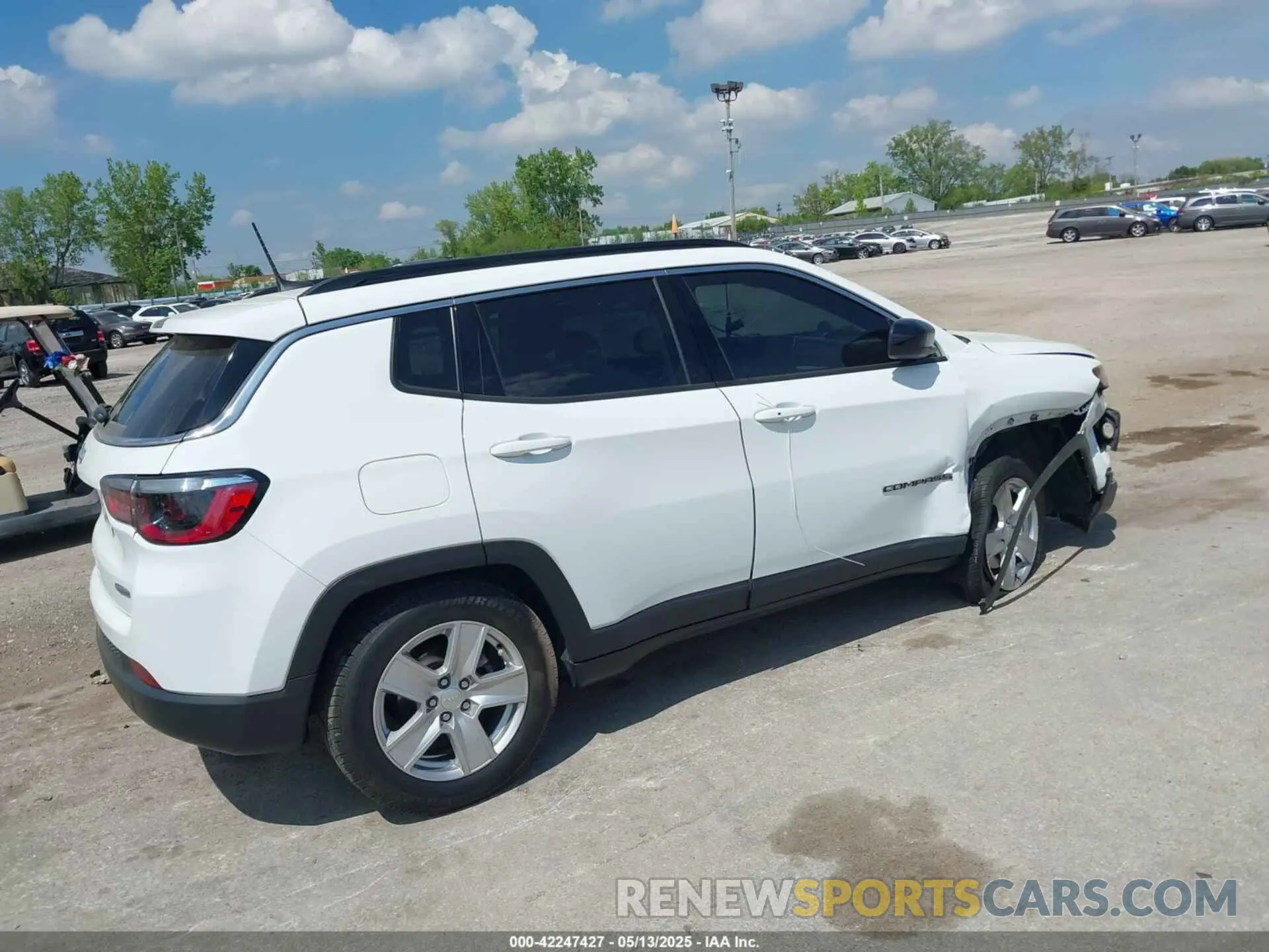 4 Photograph of a damaged car 3C4NJCBB0NT189262 JEEP COMPASS 2022