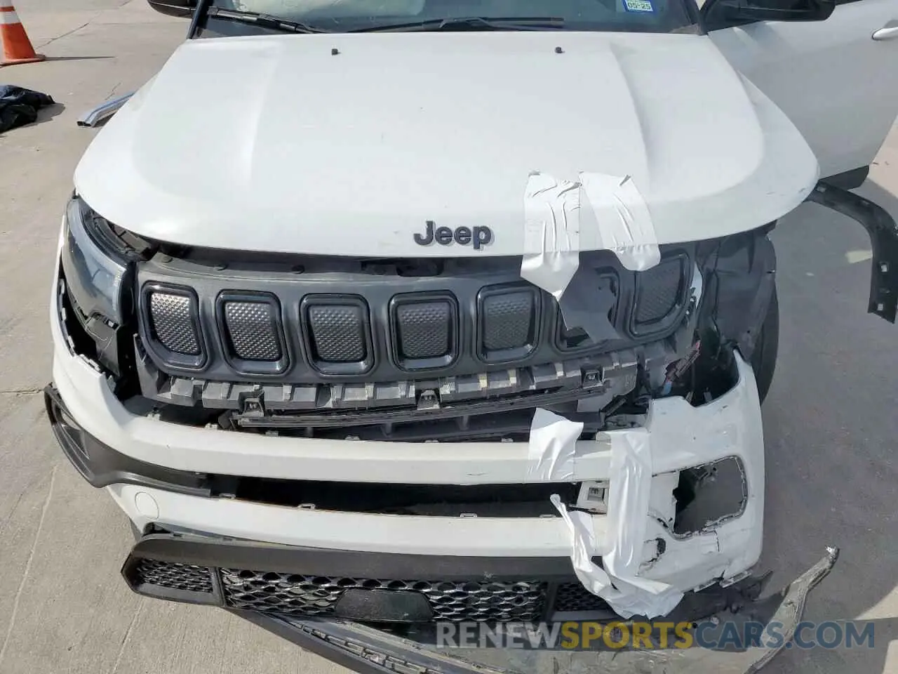 12 Photograph of a damaged car 3C4NJCBB0NT198415 JEEP COMPASS 2022