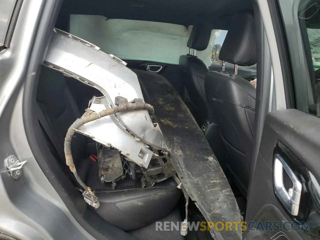 10 Photograph of a damaged car 3C4NJCBB0NT213639 JEEP COMPASS 2022