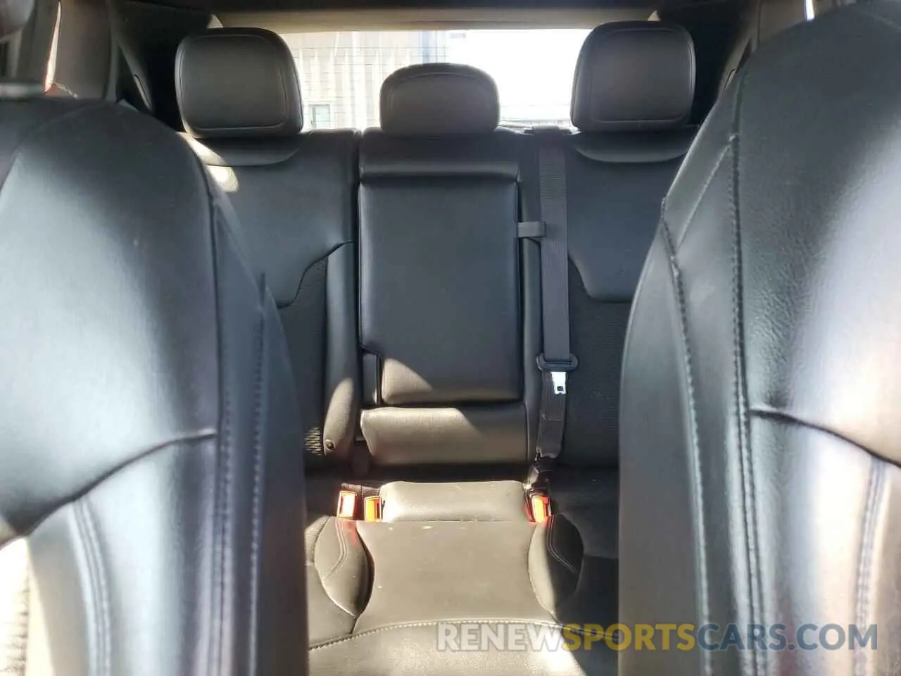 10 Photograph of a damaged car 3C4NJCBB0NT218131 JEEP COMPASS 2022