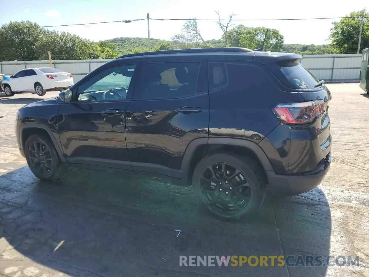 2 Photograph of a damaged car 3C4NJCBB0NT218131 JEEP COMPASS 2022