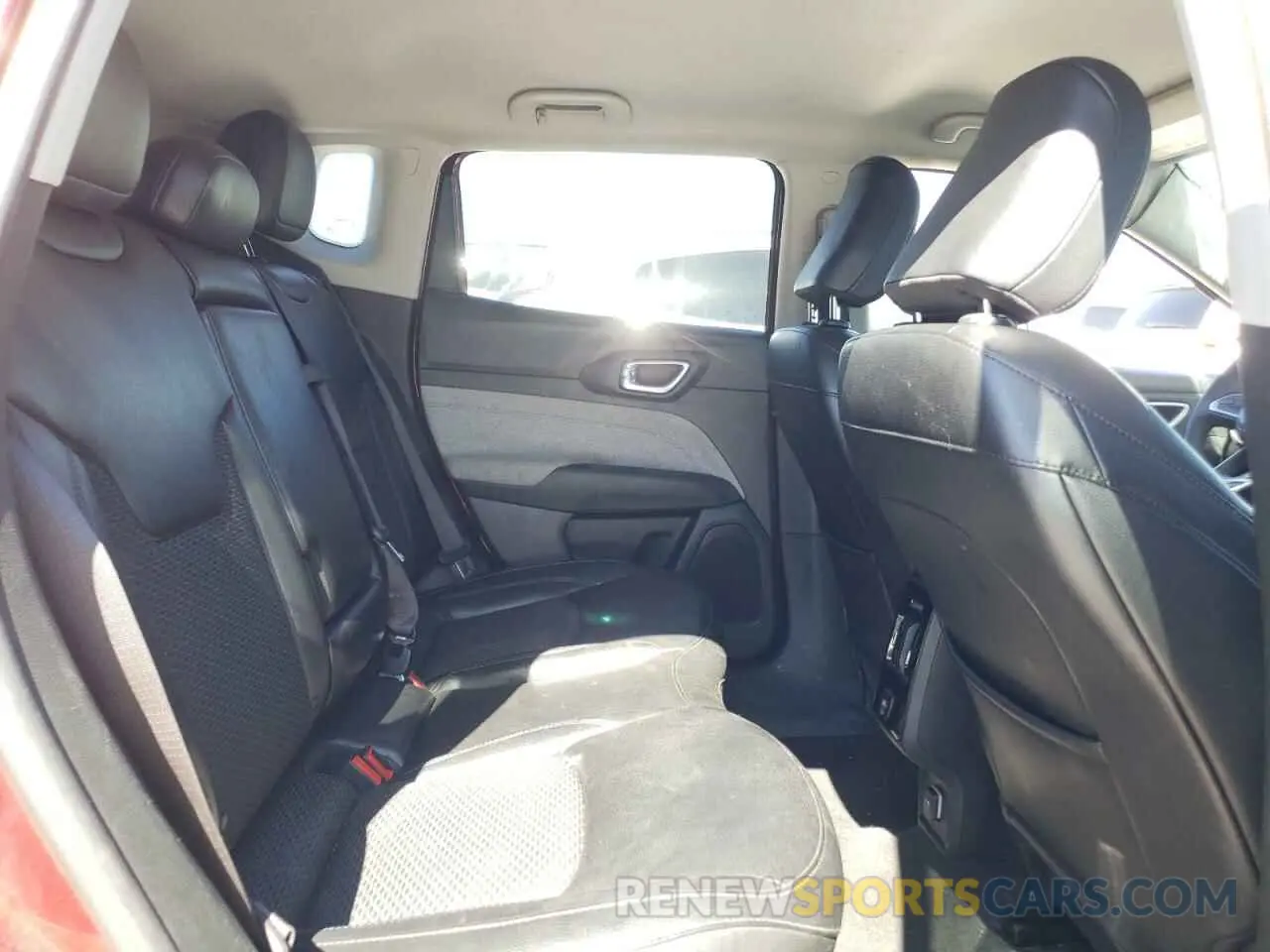 11 Photograph of a damaged car 3C4NJCBB2NT119391 JEEP COMPASS 2022