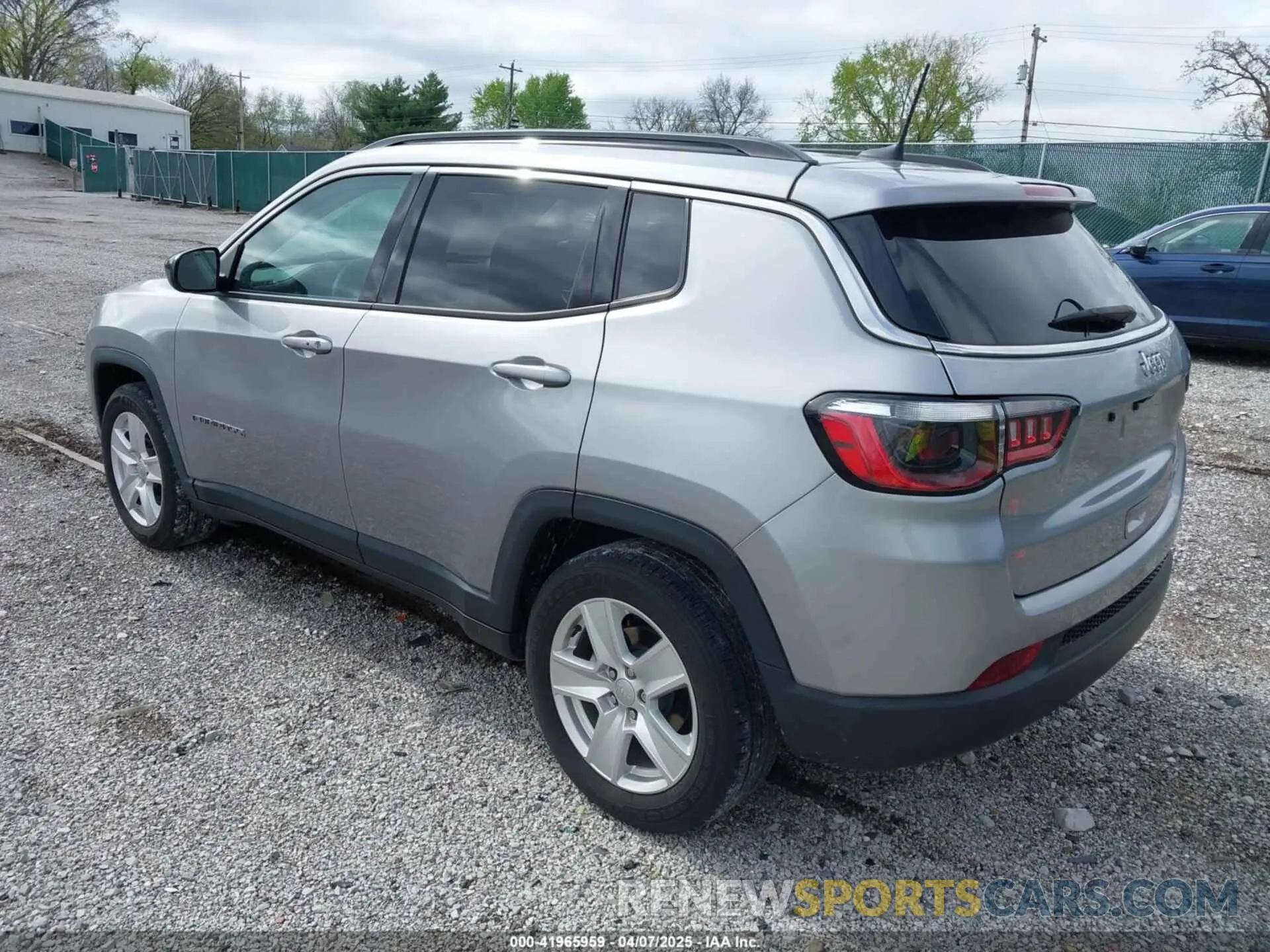 3 Photograph of a damaged car 3C4NJCBB2NT139477 JEEP COMPASS 2022