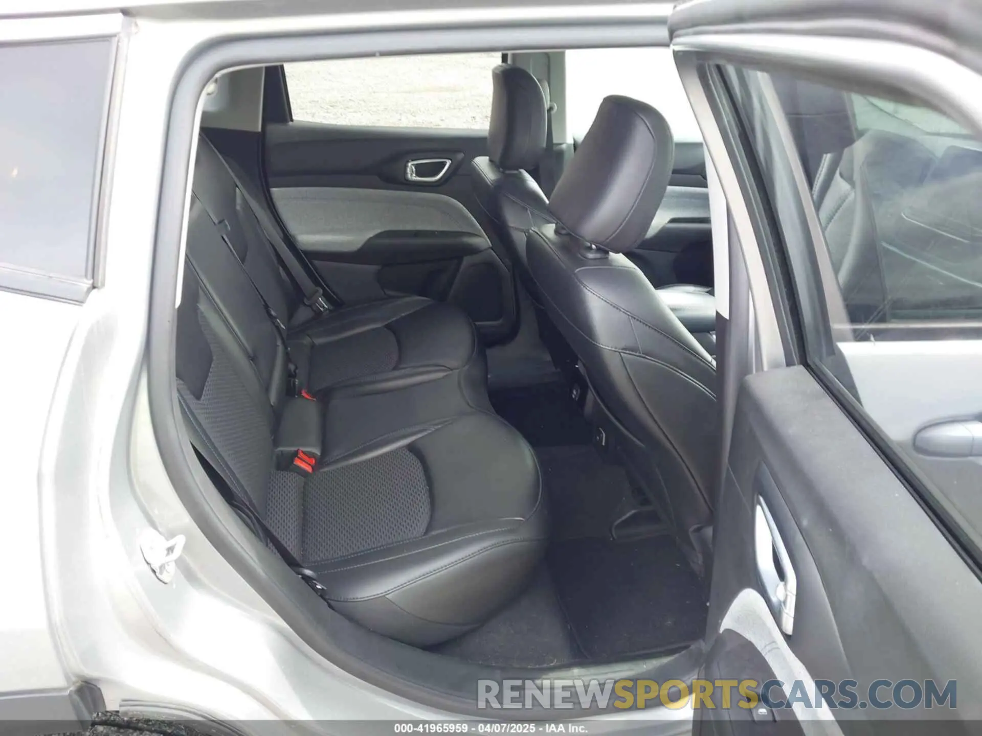 8 Photograph of a damaged car 3C4NJCBB2NT139477 JEEP COMPASS 2022