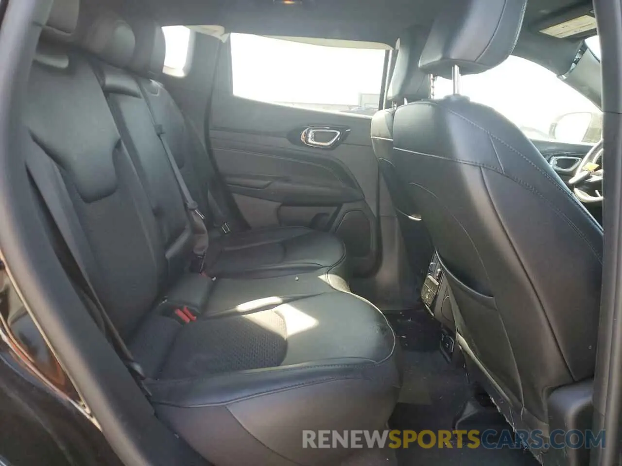 10 Photograph of a damaged car 3C4NJCBB2NT187786 JEEP COMPASS 2022