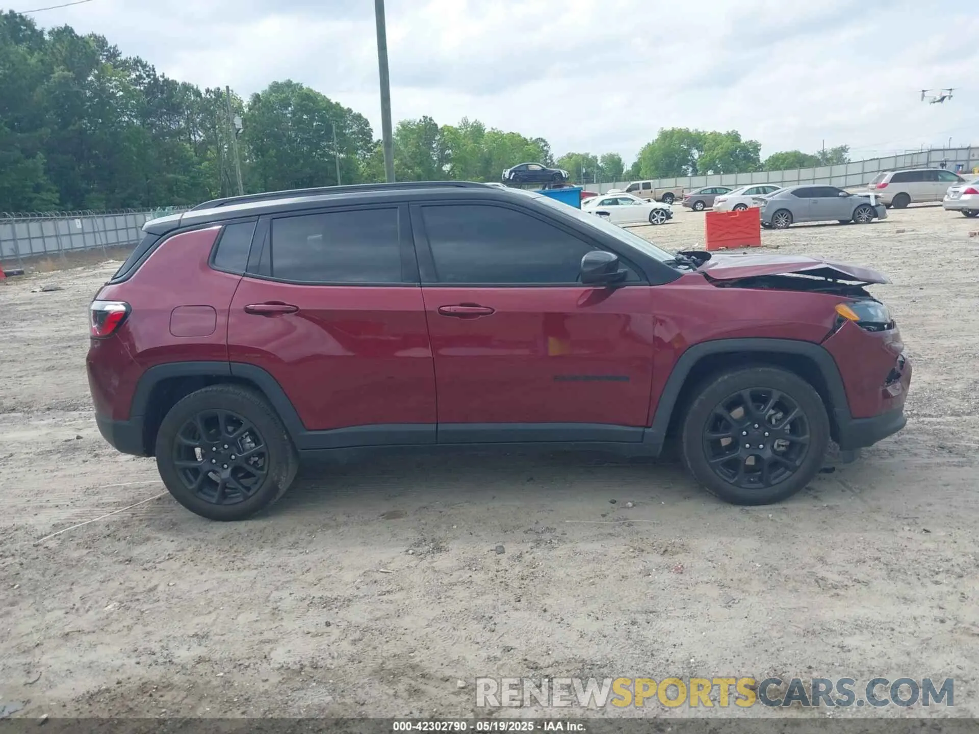 13 Photograph of a damaged car 3C4NJCBB2NT210970 JEEP COMPASS 2022