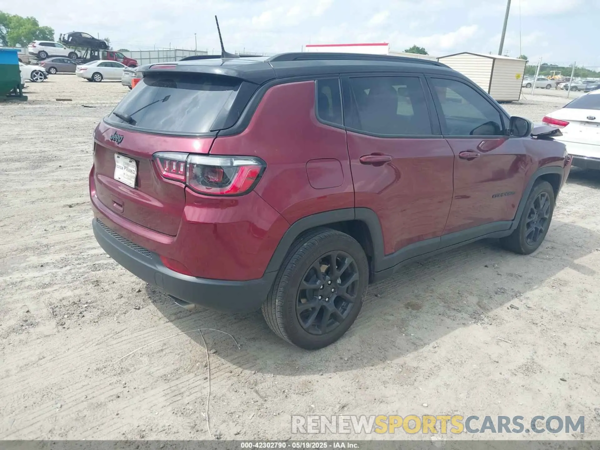 4 Photograph of a damaged car 3C4NJCBB2NT210970 JEEP COMPASS 2022