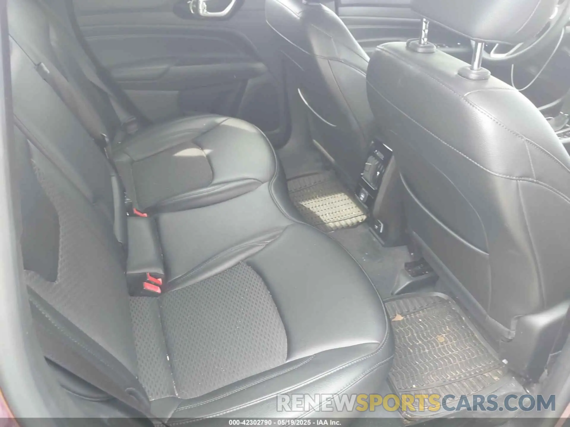 8 Photograph of a damaged car 3C4NJCBB2NT210970 JEEP COMPASS 2022