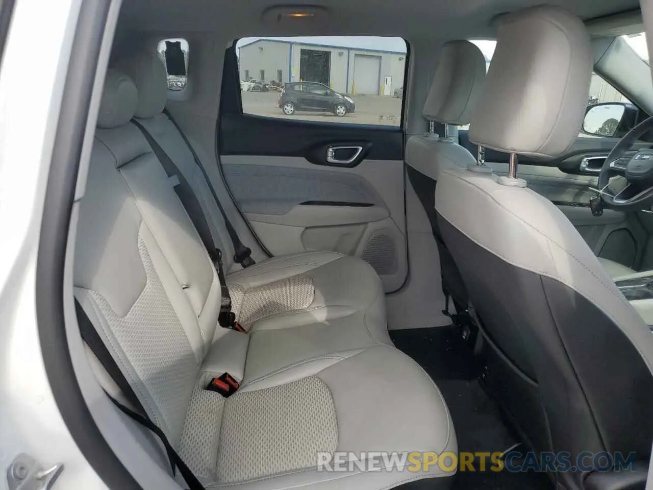 11 Photograph of a damaged car 3C4NJCBB2NT234332 JEEP COMPASS 2022