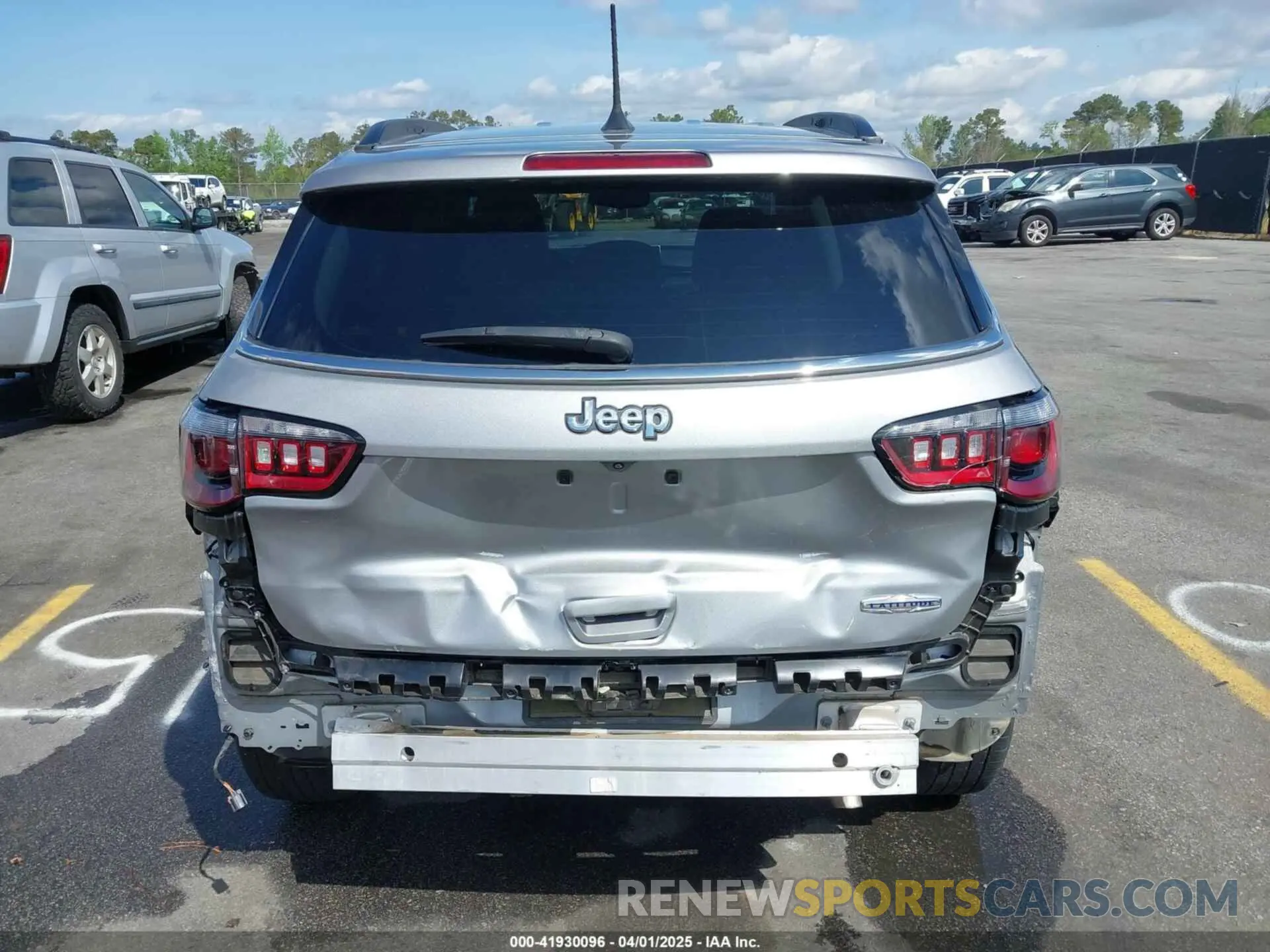 17 Photograph of a damaged car 3C4NJCBB3NT188428 JEEP COMPASS 2022