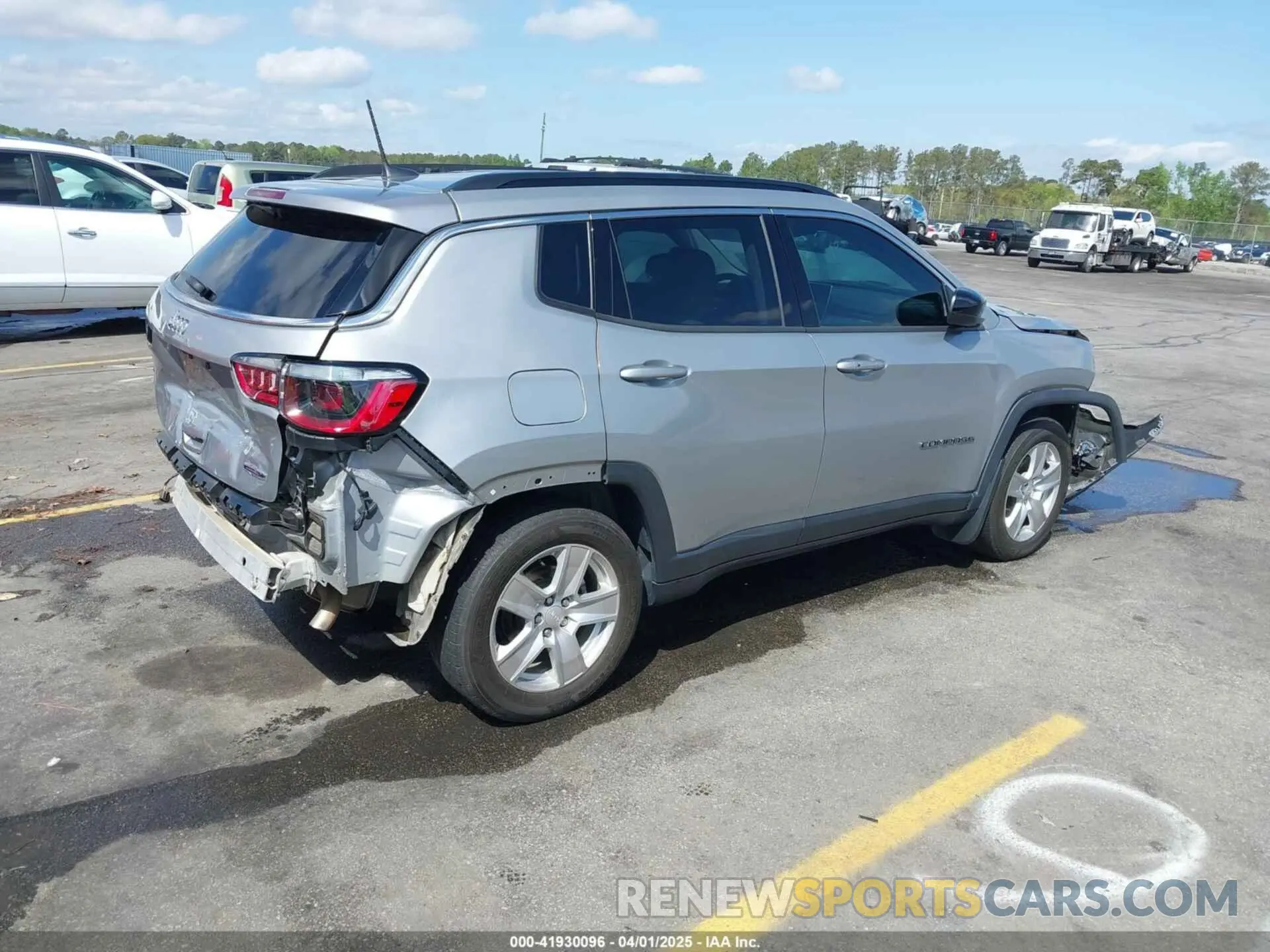 4 Photograph of a damaged car 3C4NJCBB3NT188428 JEEP COMPASS 2022