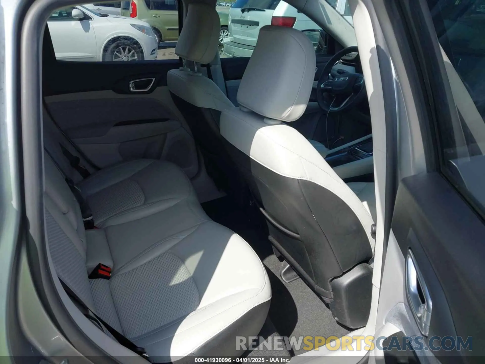8 Photograph of a damaged car 3C4NJCBB3NT188428 JEEP COMPASS 2022