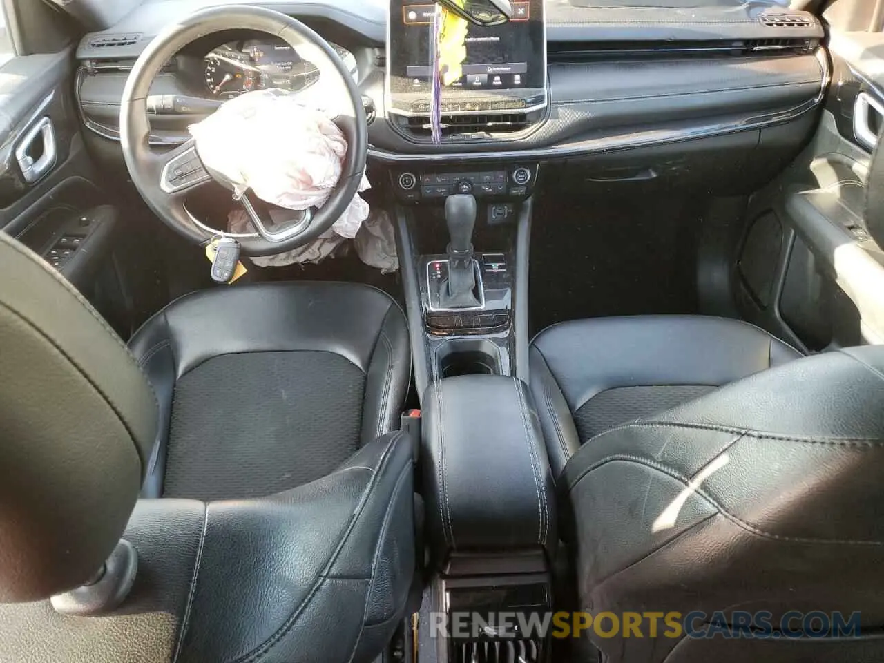 8 Photograph of a damaged car 3C4NJCBB3NT225638 JEEP COMPASS 2022