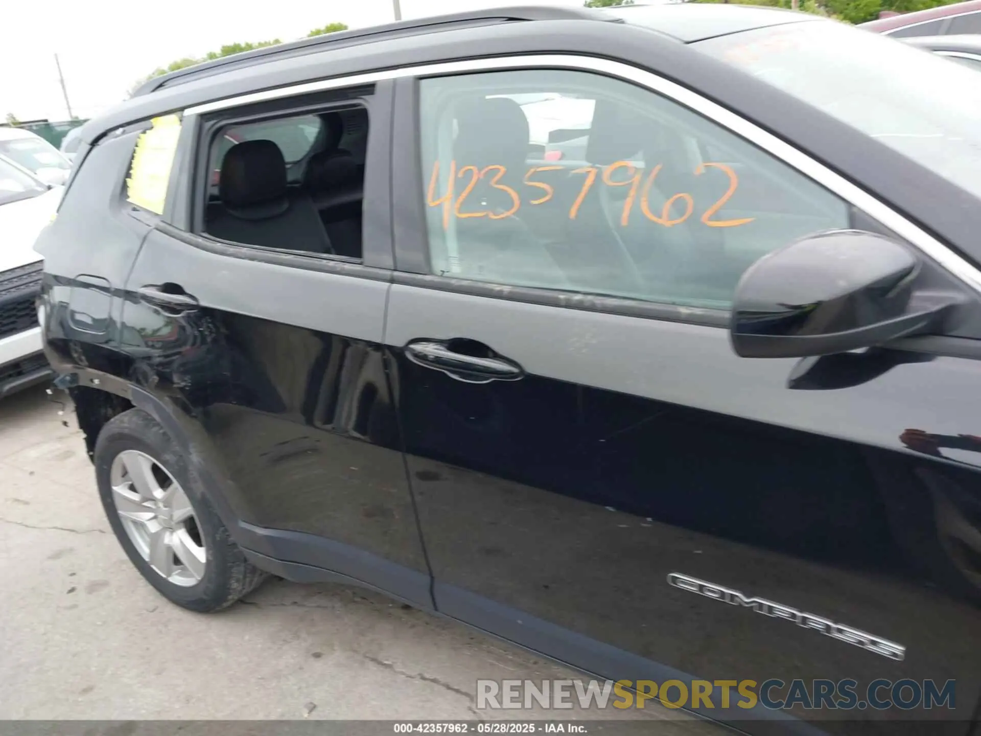 14 Photograph of a damaged car 3C4NJCBB3NT234484 JEEP COMPASS 2022