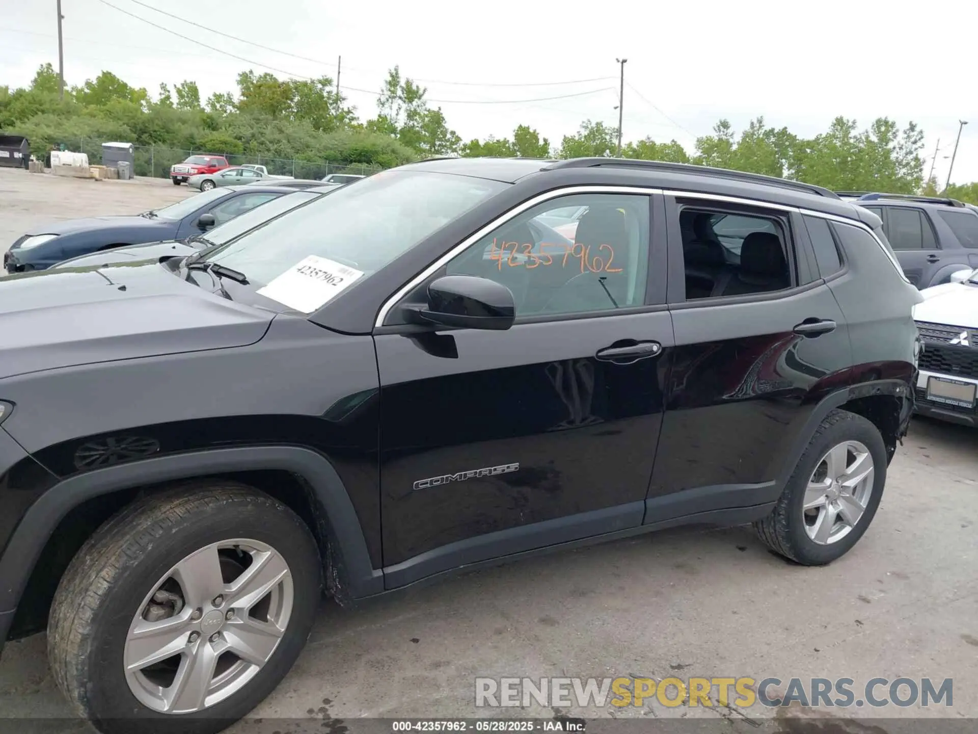 15 Photograph of a damaged car 3C4NJCBB3NT234484 JEEP COMPASS 2022
